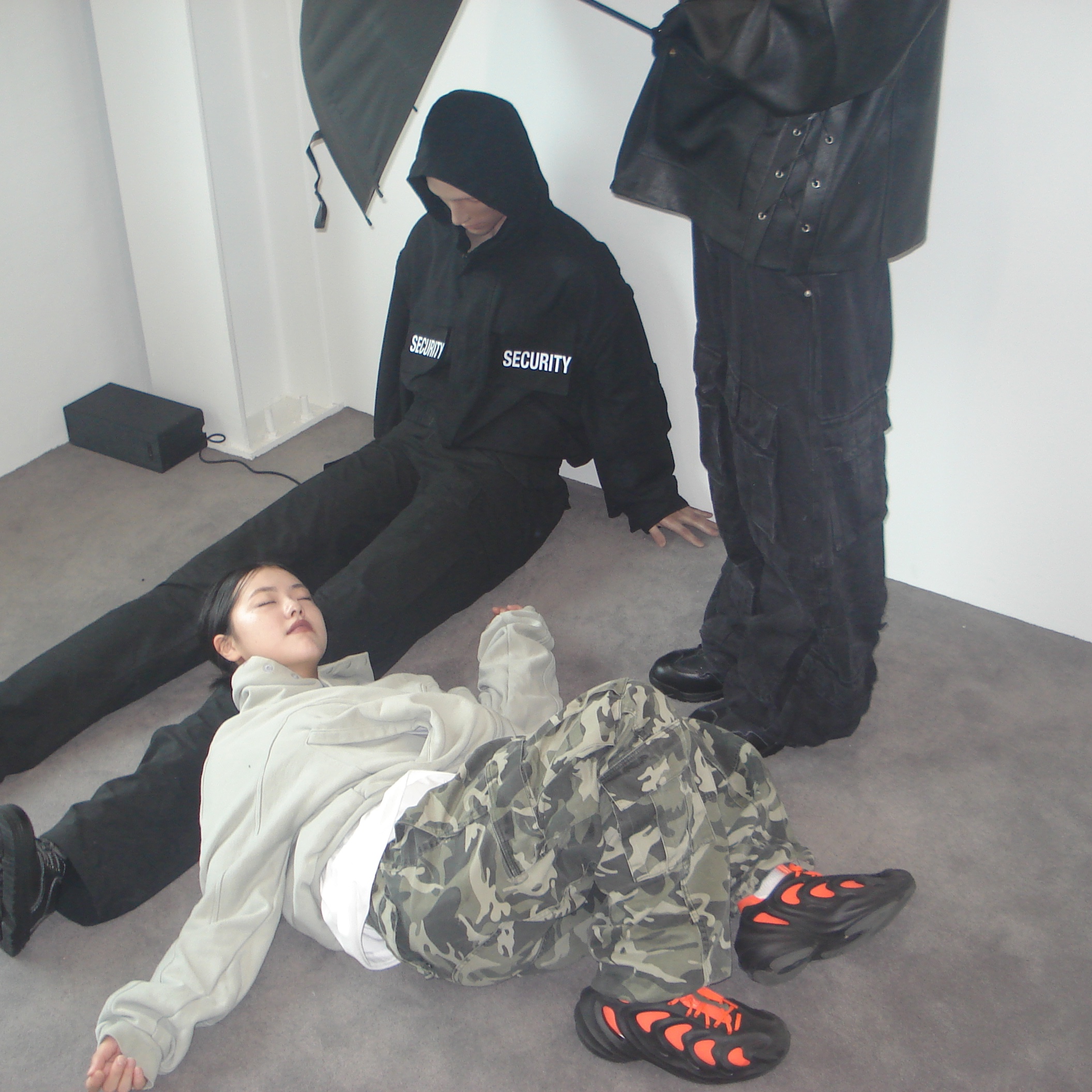 Supreme Cargo Pants Olive Camo - 23SS, Grailz Geometry Hoodie Ash Sage 착용 스타일 - 2