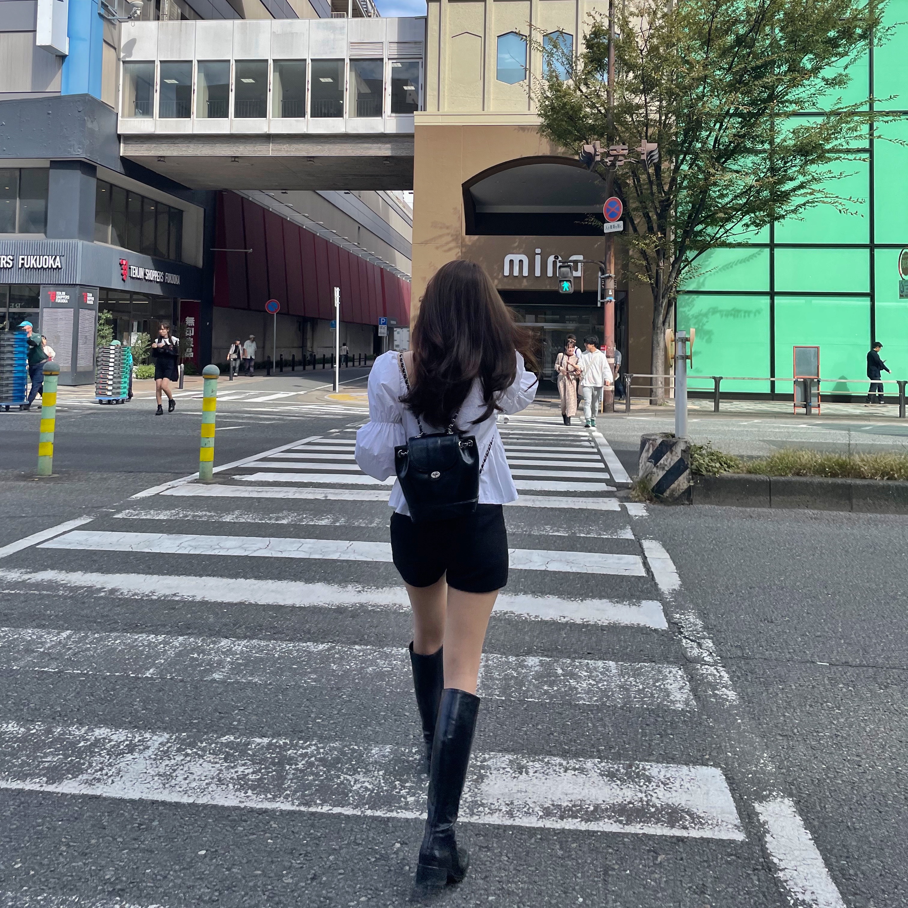 Cardinal Red Hawoo-A Bag Black 착용 스타일 - 5