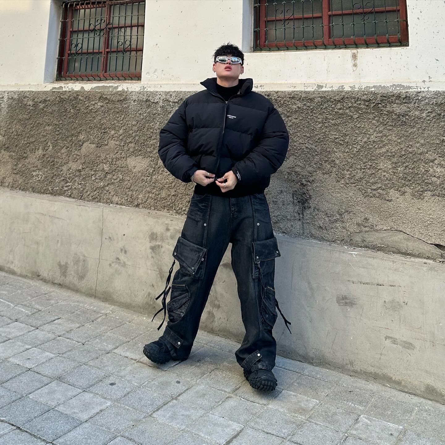 Undermycar Mu.15 Anti Fxxking Logo Play Triple Logo Crop Padding Jacket Black, Balenciaga Defender Sneakers Black 착용 스타일 - 1