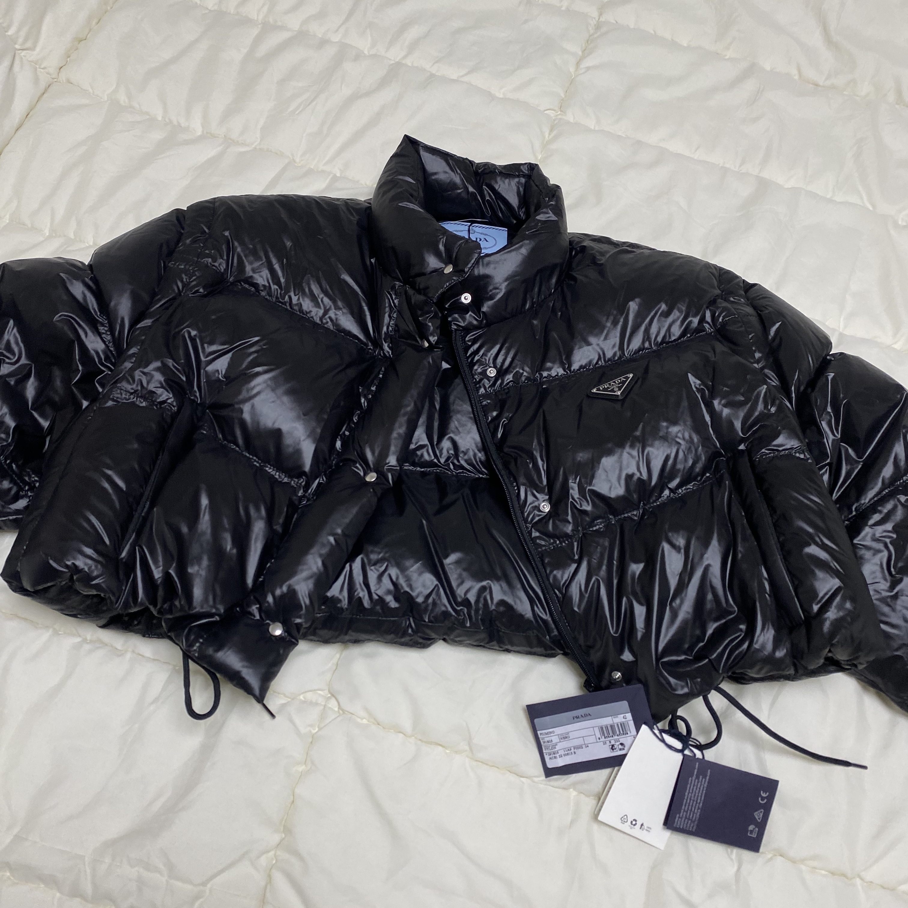 (W) Prada Re-Nylon Cropped Convertible Down Jacket Black 착용 스타일
