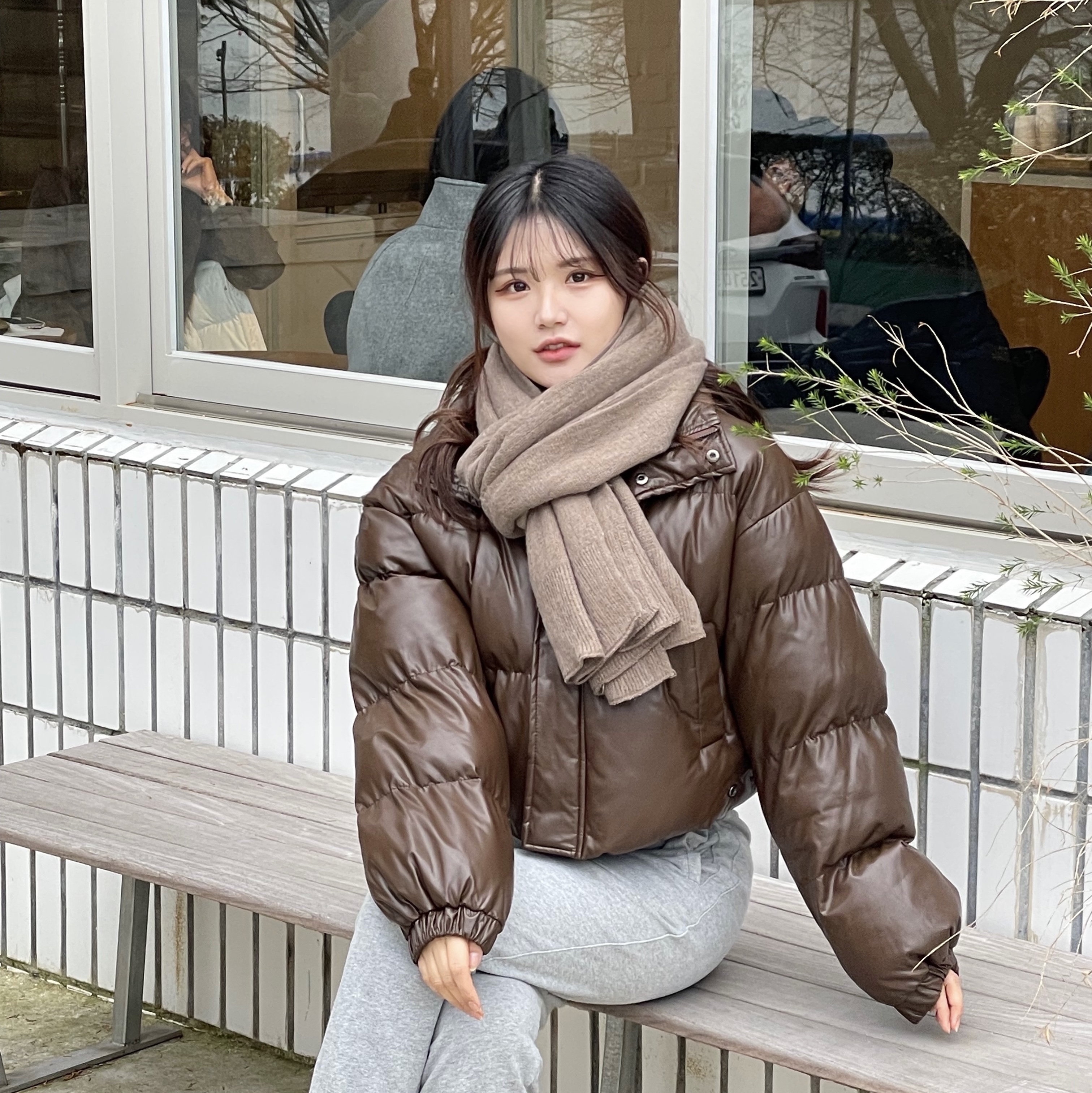 (W) UGG Classic Mini II Boots Chestnut 착용 스타일 - 3