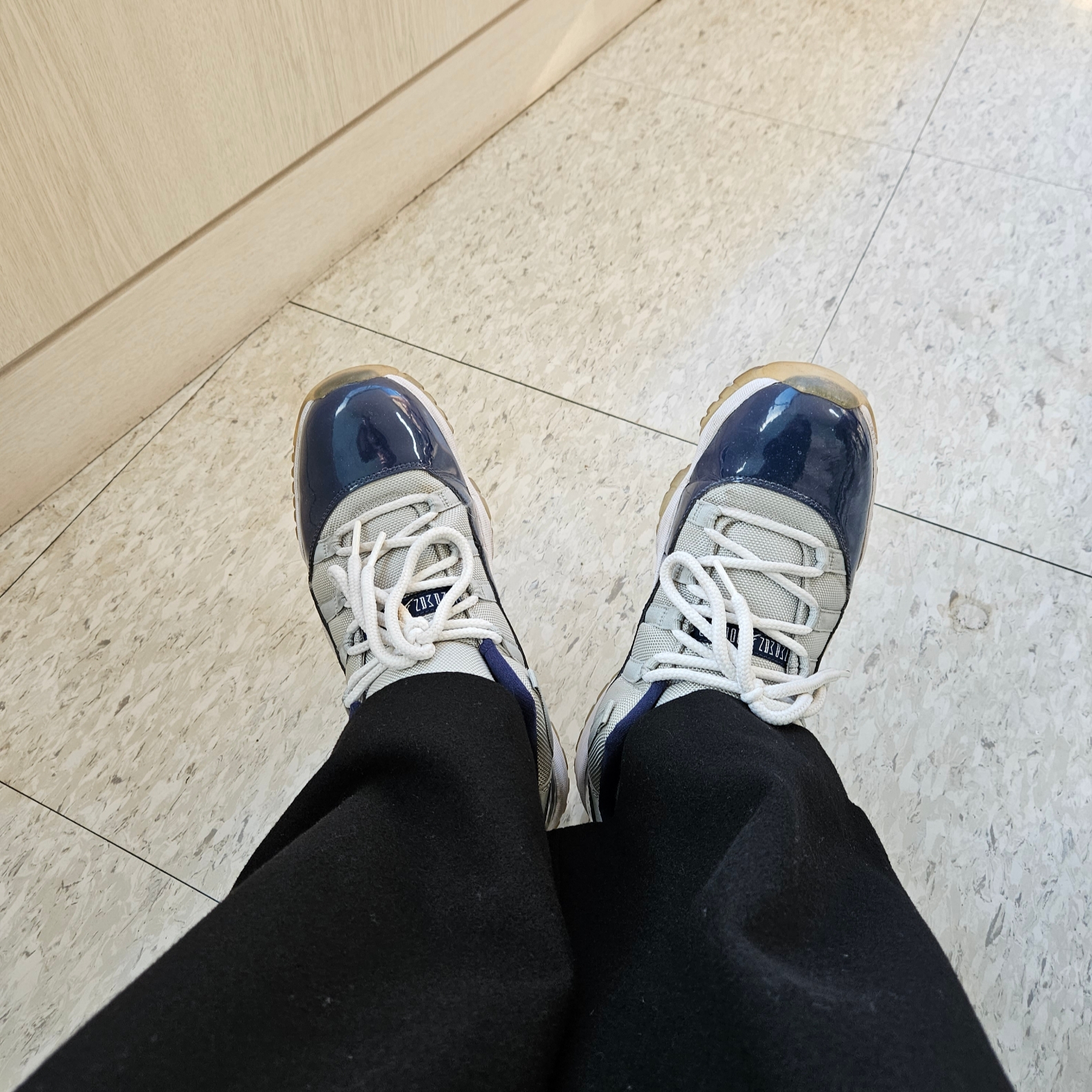 Jordan 11 Retro Low Georgetown 착용 스타일 - 5