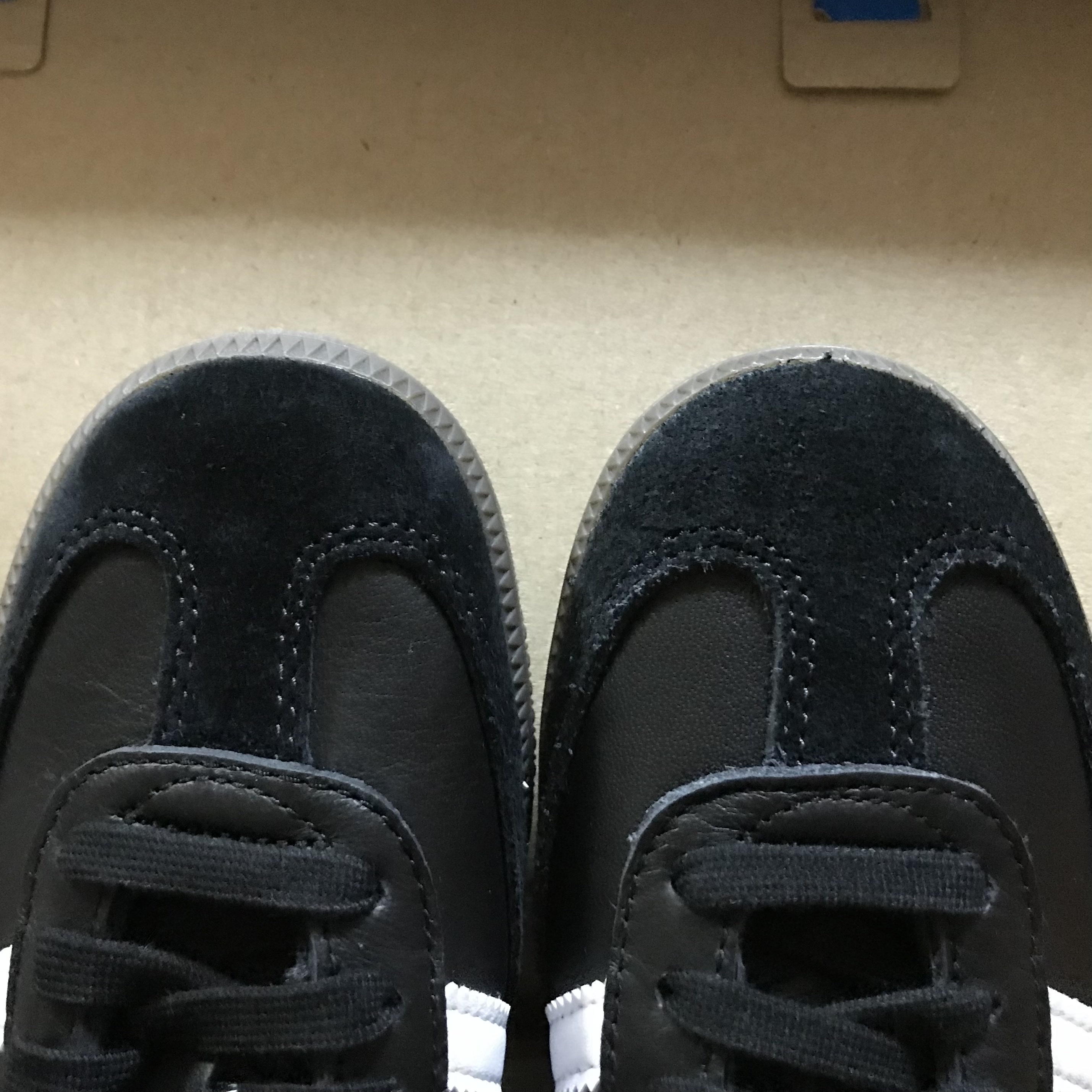 Adidas Samba OG Black White Gum 착용 스타일