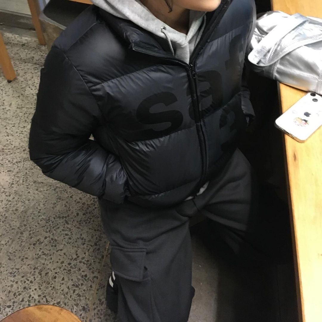 [KREAM 단독] Safarispot Women 1/2 Basic Safari Down Jacket Black 착용 스타일