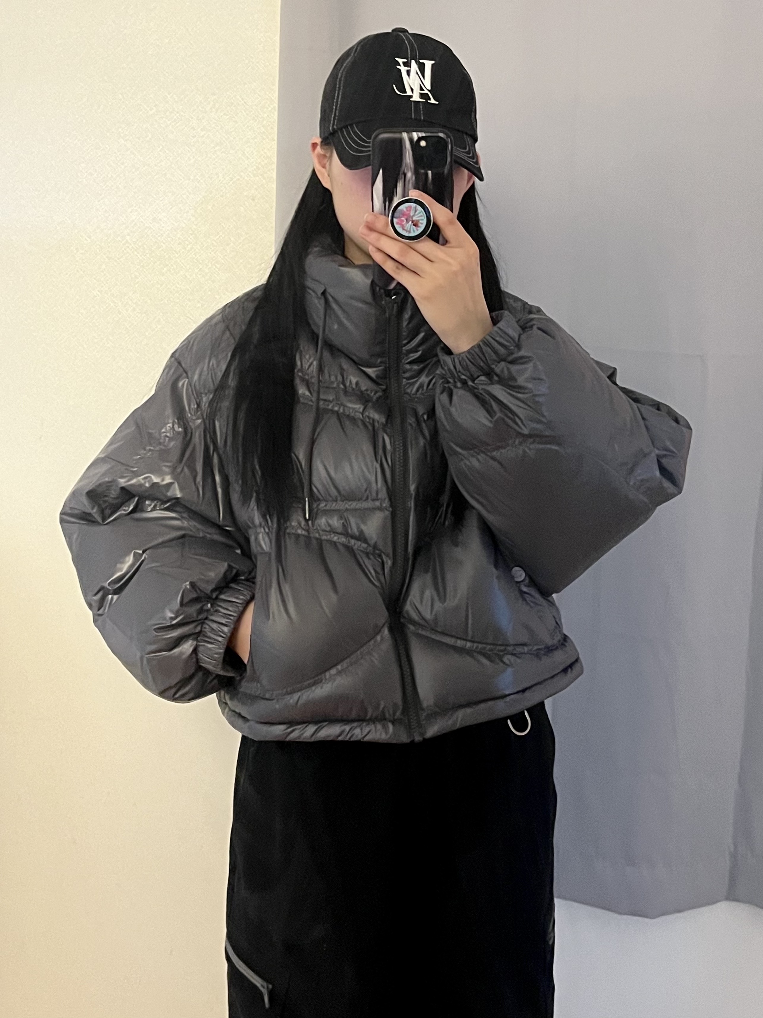 (W) Mischief Alien Down Jacket Rose Brown, (W) Mischief Alien Down Jacket Khaki 착용 스타일 - 1