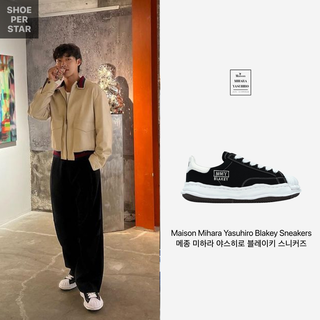 Maison Mihara Yasuhiro Blakey OG Sole Canvas Low-top Sneakers Black White 착용 스타일 - 1