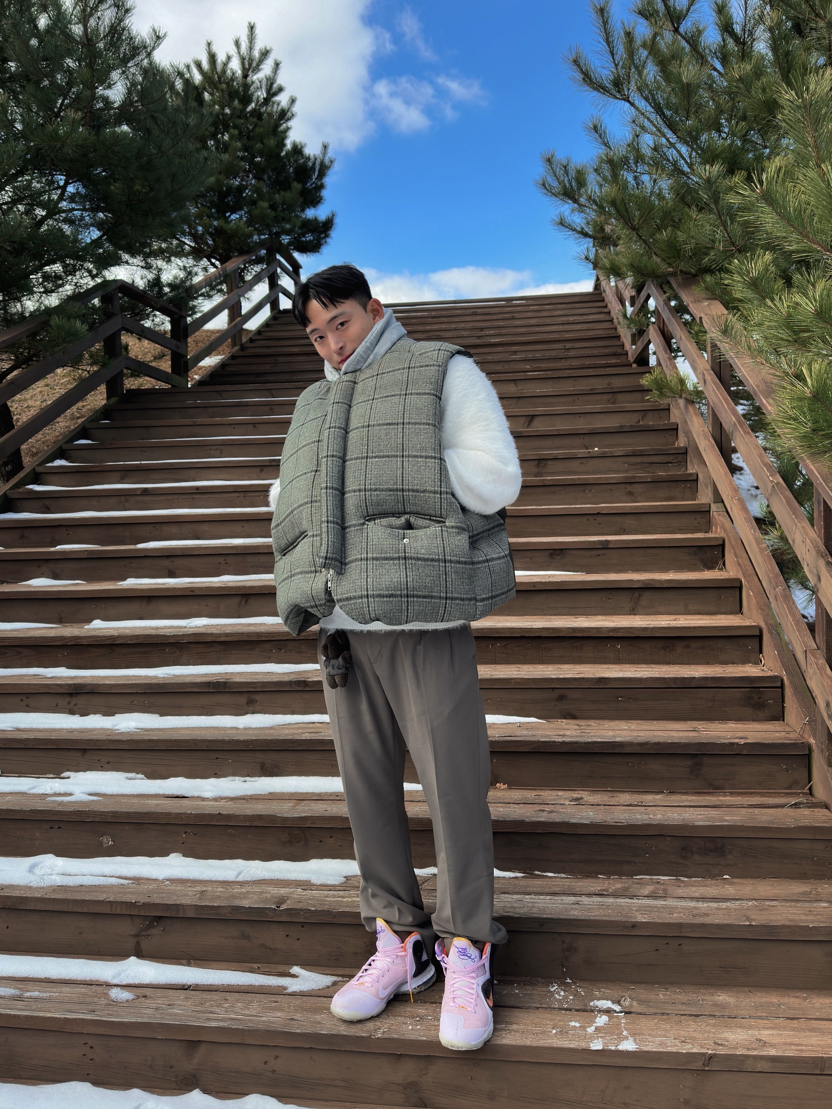 STU Duck Down Padded Wool Check Vest Beige, Nike LeBron 9 Regal Pink and Velvet Brown 착용 스타일 - 3