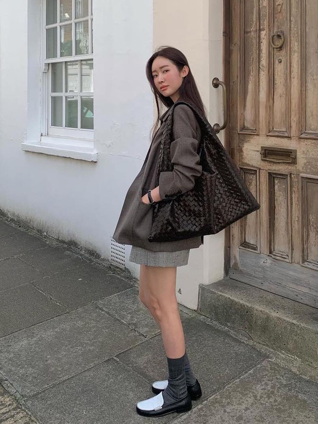Dior Large Toujours Bag Macrocannage Calfskin Black, Bottega Veneta Large Hop Fondant 착용 스타일 - 3