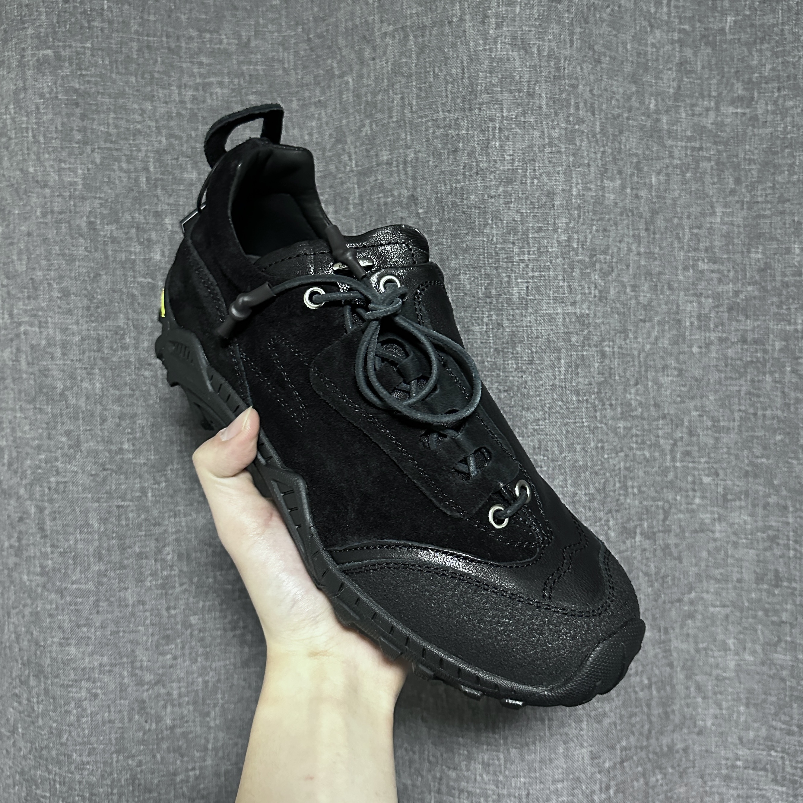 Our Legacy Gabe Stealth Black Leather 착용 스타일 - 2