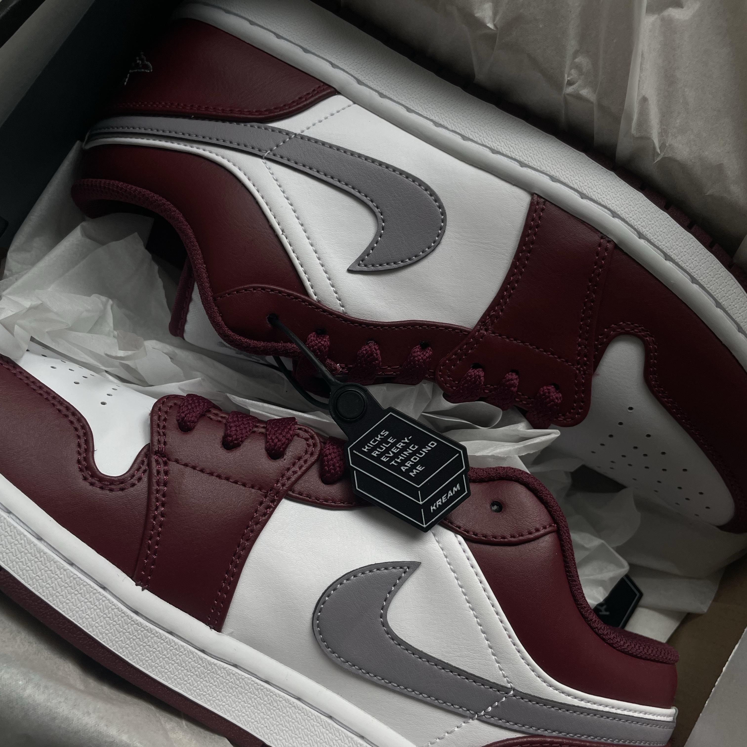 Jordan 1 Low Cherrywood Red 착용 스타일