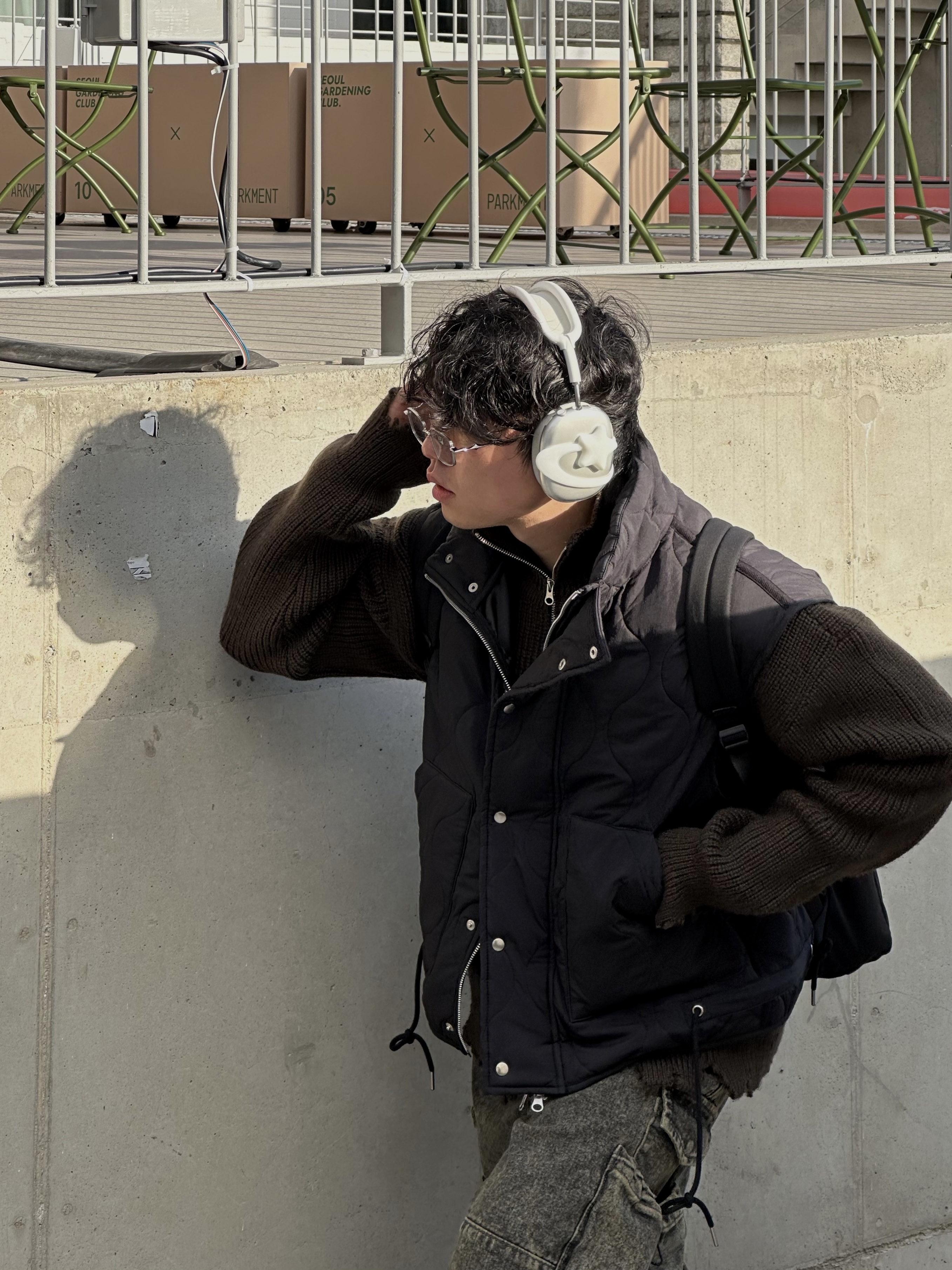 Test Artifact Era Max 003 White, Apple AirPods Max Lightning Silver (Korean Ver.) 착용 스타일 - 4