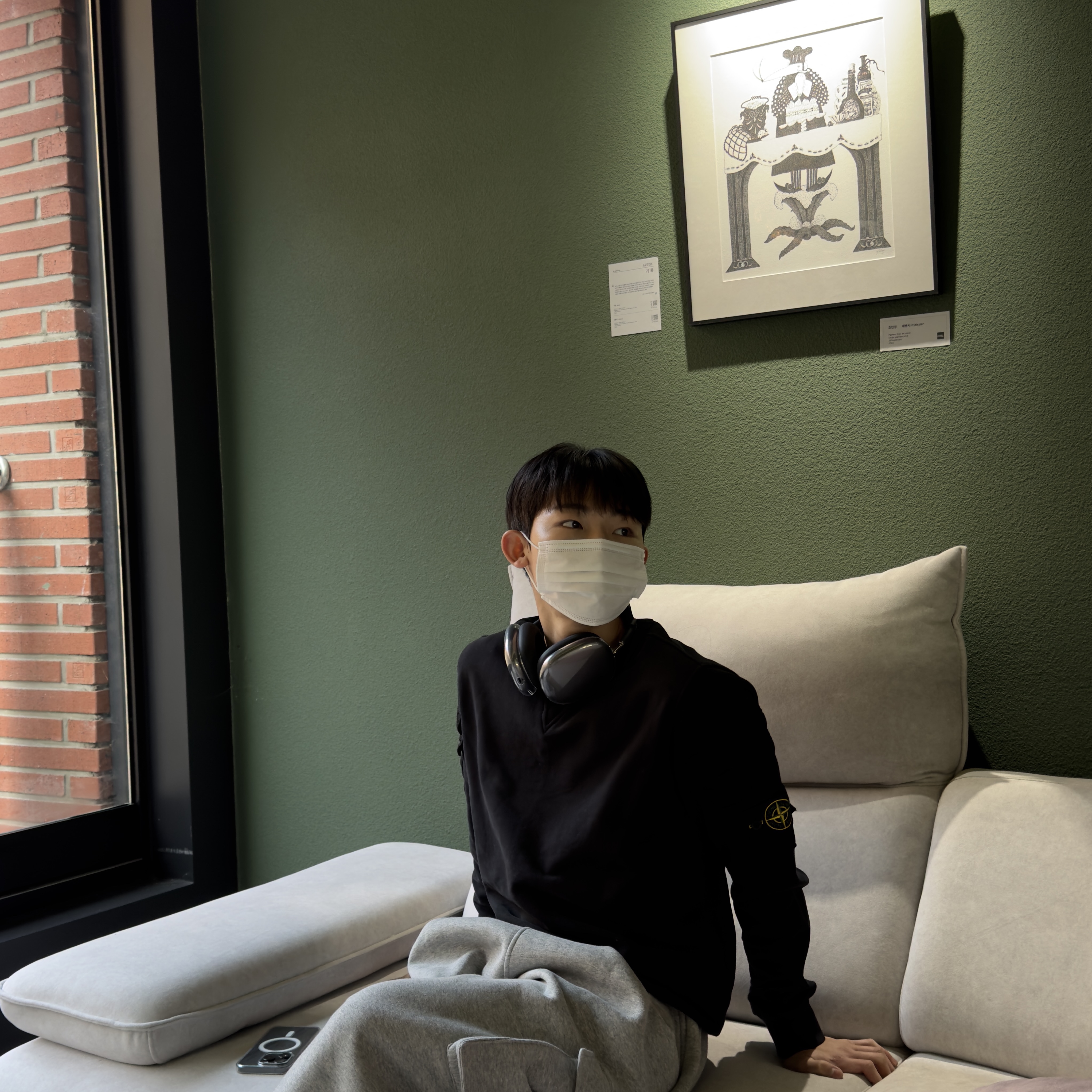Stone Island 60577 Brushed Cotton Fleece Garment Dyed Double Pocket Crewneck Sweatshirt Black - 23FW, Apple AirPods Max Lightning Space Gray (Korean Ver.) 착용 스타일 - 2