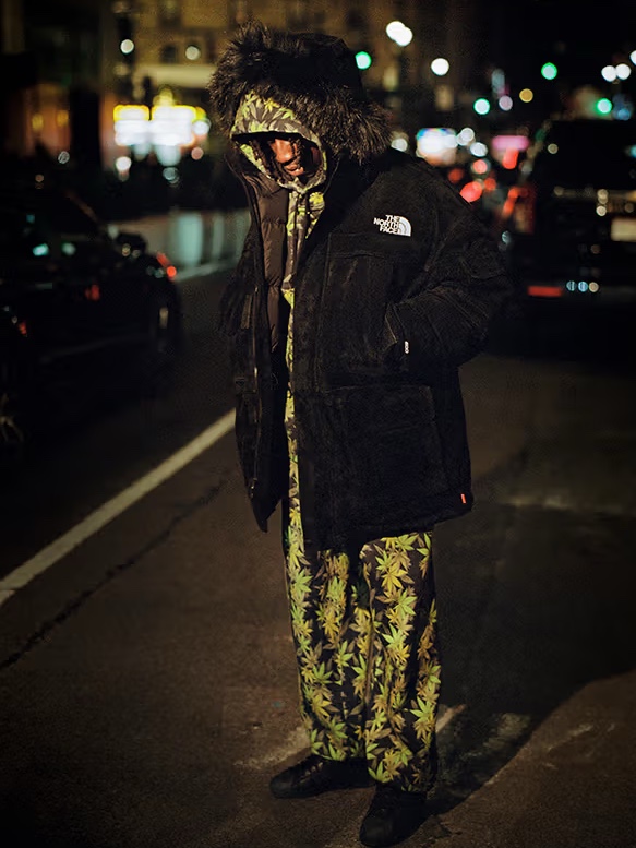 Supreme x The North Face Suede Nuptse Jacket Blue - 23FW, Supreme x The North Face Suede Mountain Pant Blue - 23FW 착용 스타일 - 4