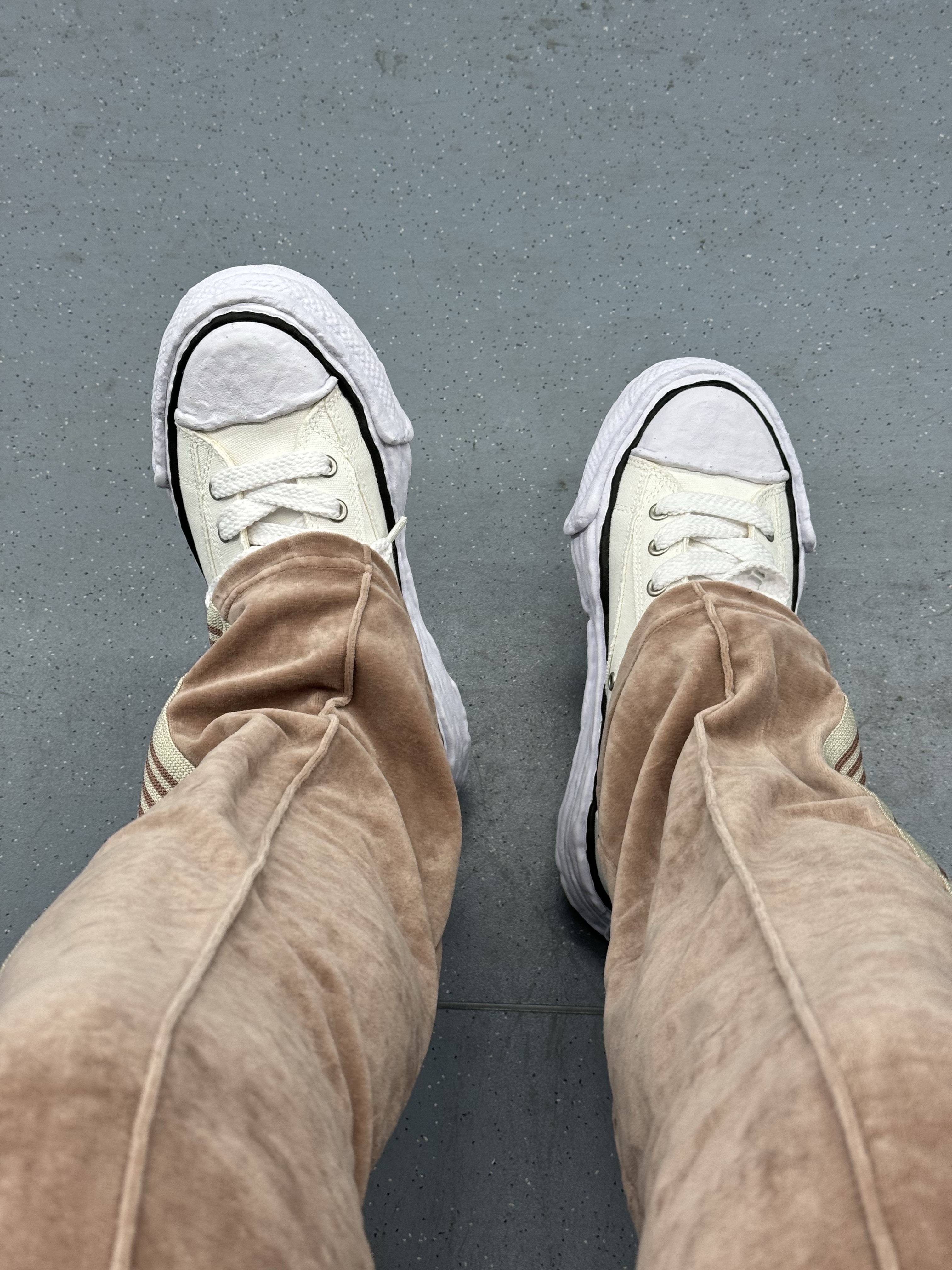 Maison Mihara Yasuhiro Peterson23 OG Sole Canvas Low-top Sneakers White 착용 스타일 - 2