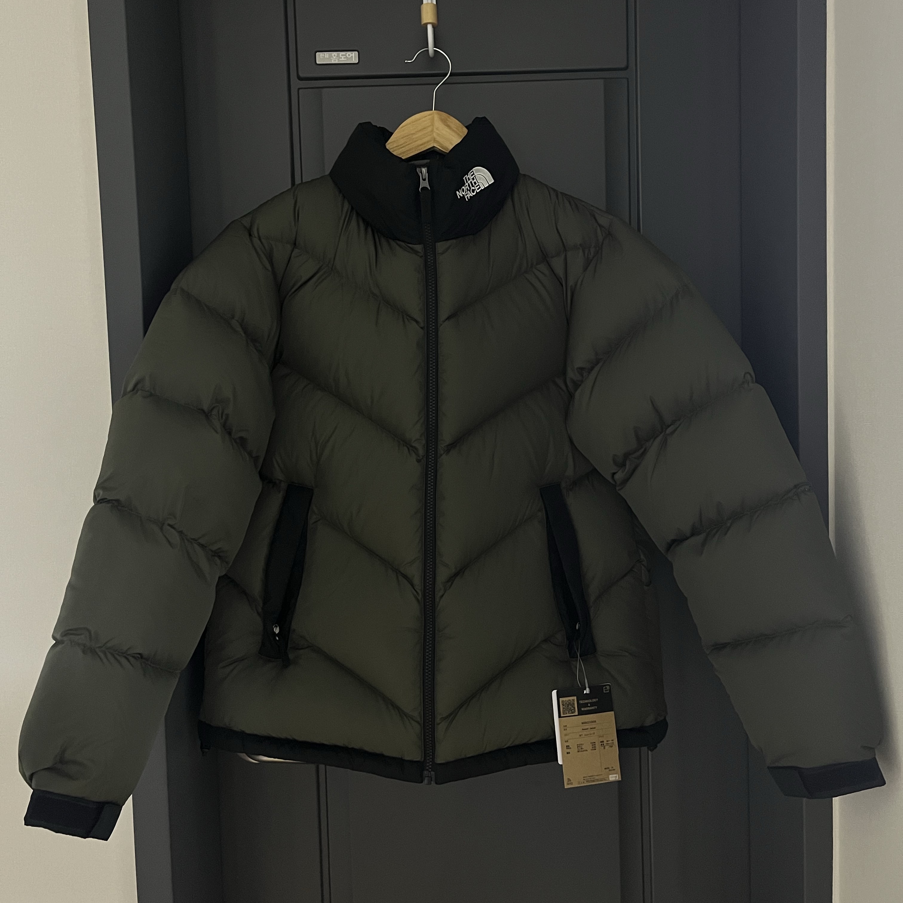 The North Face Ascent Jacket New Taupe 착용 스타일 - 3