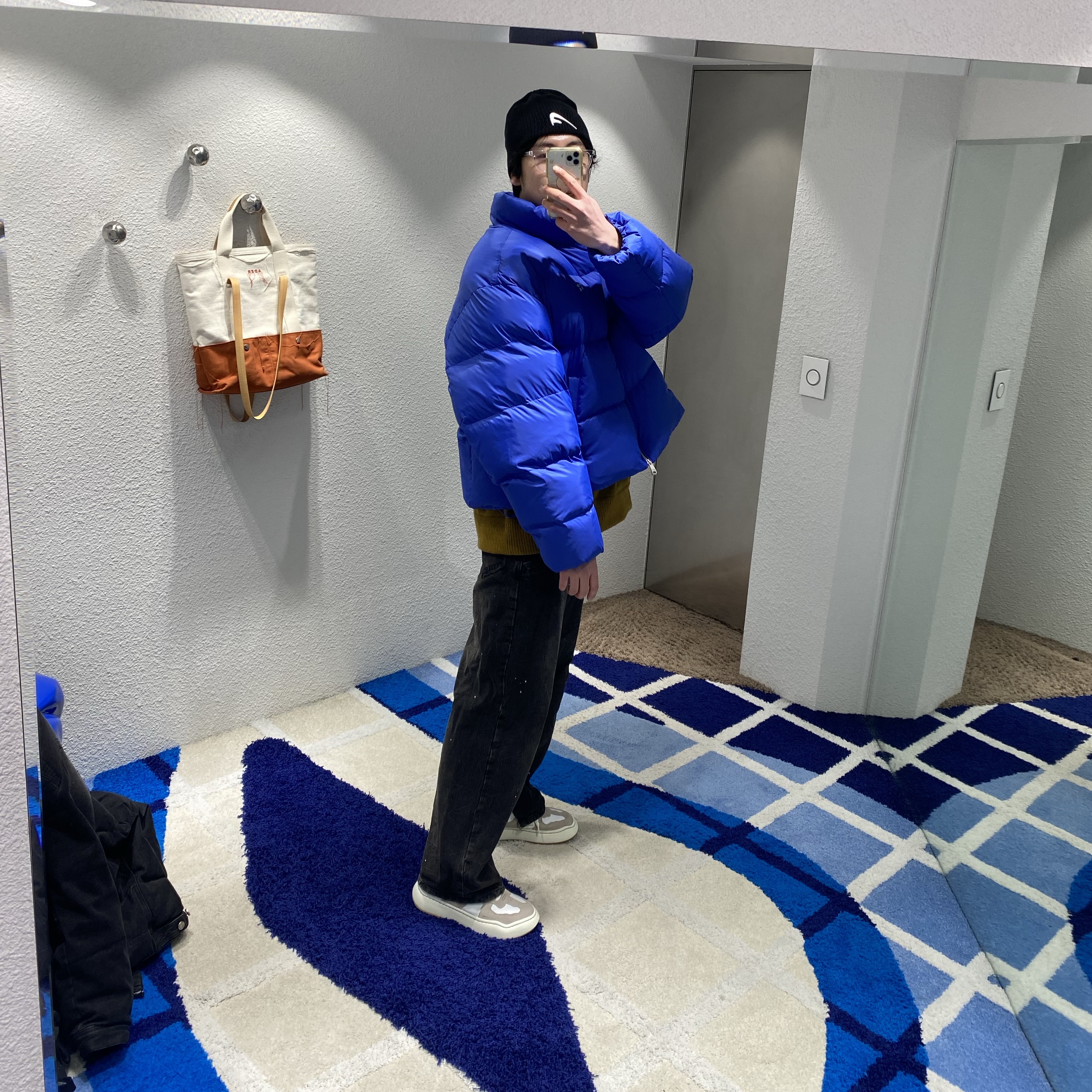Ader Error Sig; TRS/BL Tag Puffer Jacket 01 Noir, Ader Error Sig; TRS Tag Puffer Jacket 01 Z-Blue 착용 스타일 - 2