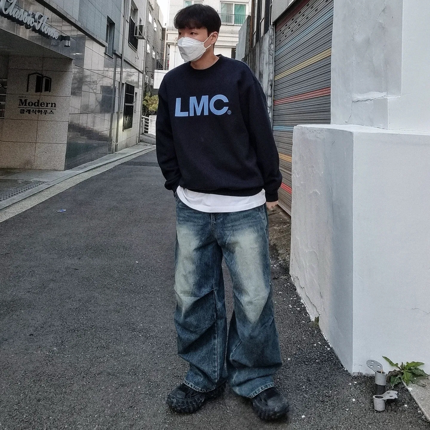 Balenciaga Defender Sneakers Black 착용 스타일 - 1