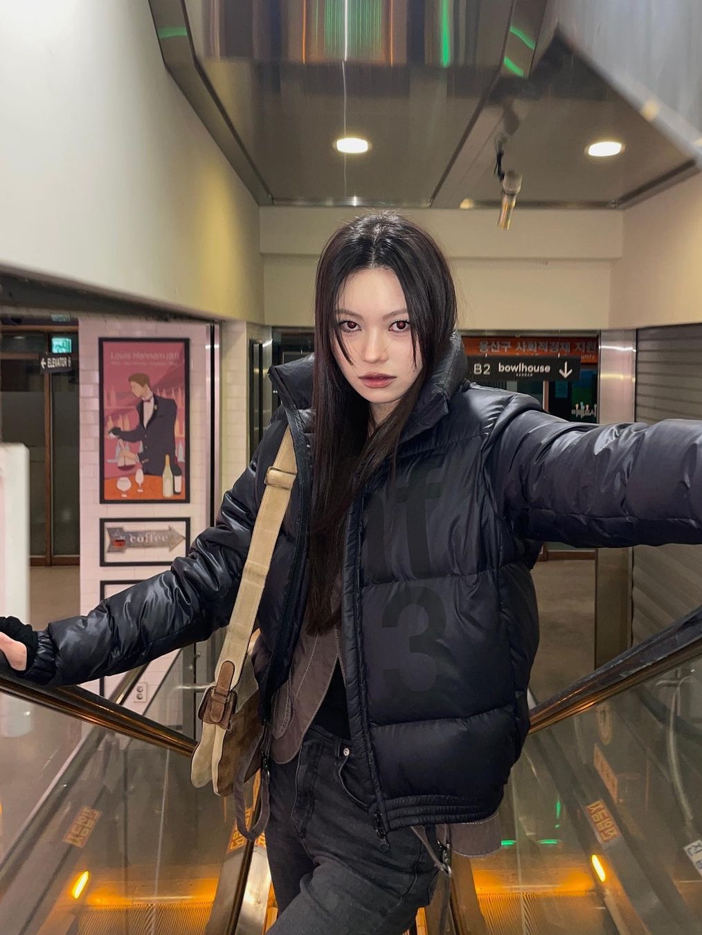 [KREAM 단독] Safarispot Women 1/2 Basic Safari Down Jacket Black, [KREAM 단독] Safarispot Basic Safari Down Jacket Black 착용 스타일 - 2