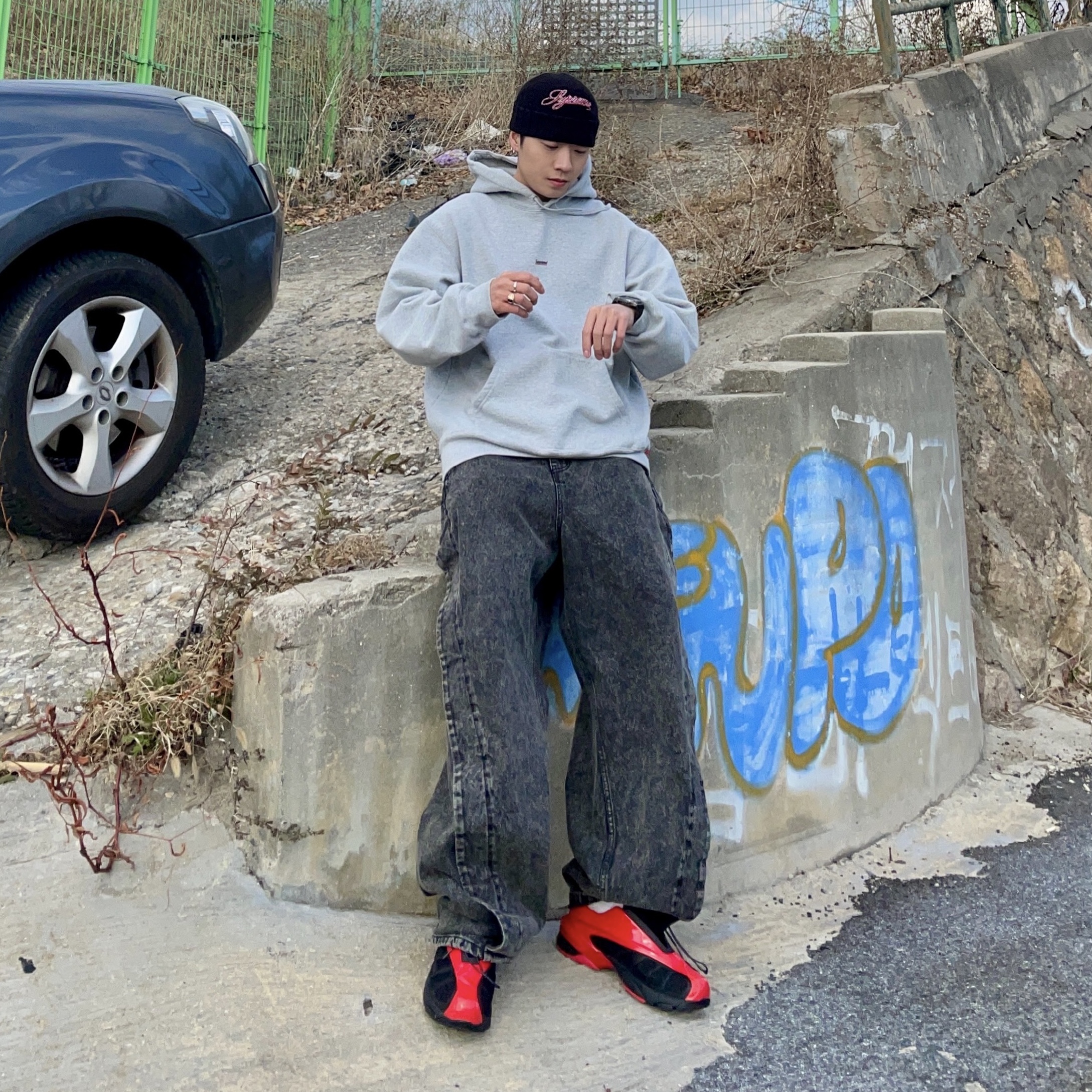 Supreme Underline Hooded Sweatshirt Heather Grey - 22FW, Supreme Script Logo Beanie Black - 21FW 착용 스타일 - 2