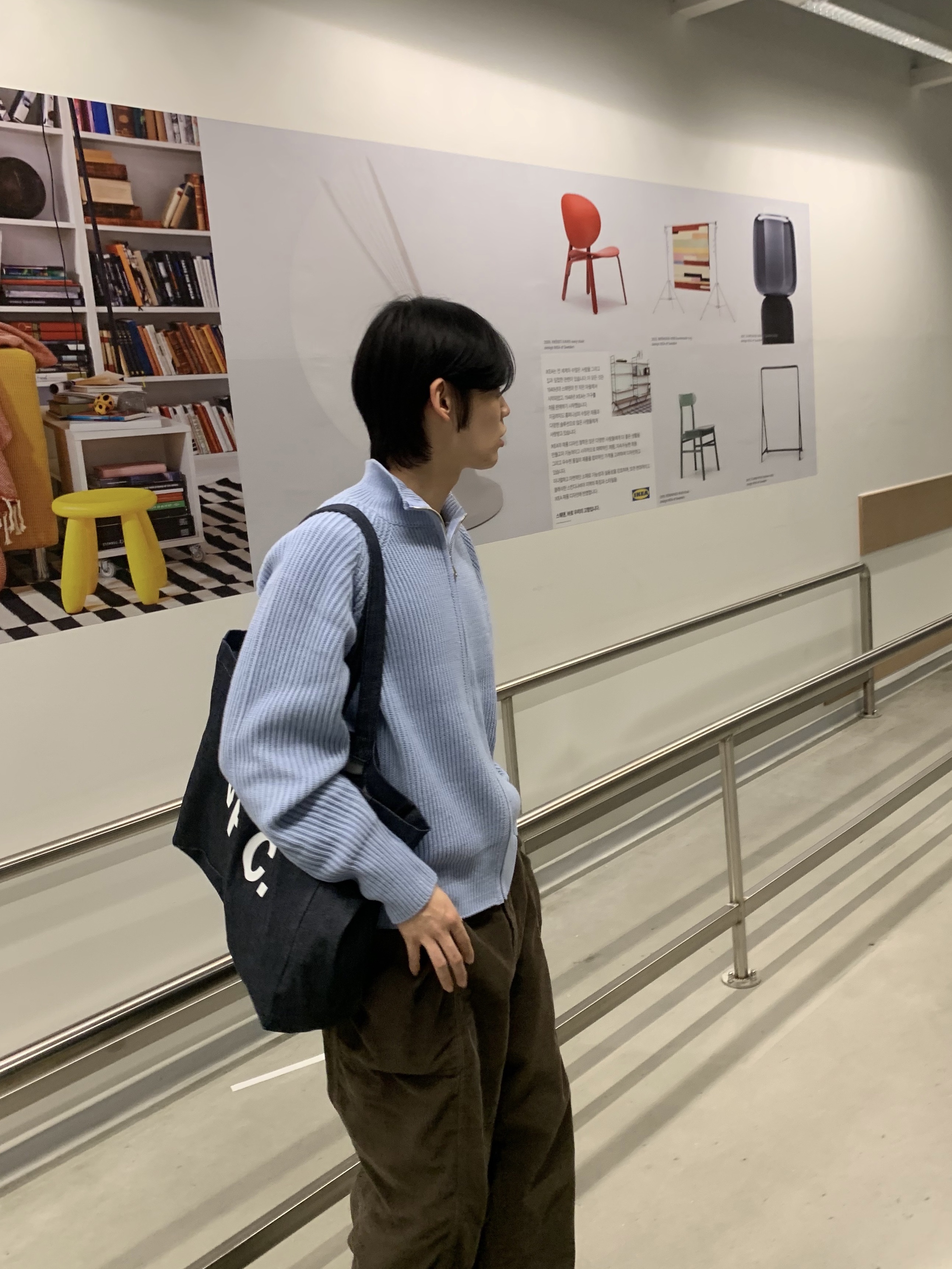 Clarks Wallabee Maple Suede, A.P.C. Daniela Shopping Bag Indigo 착용 스타일 - 2