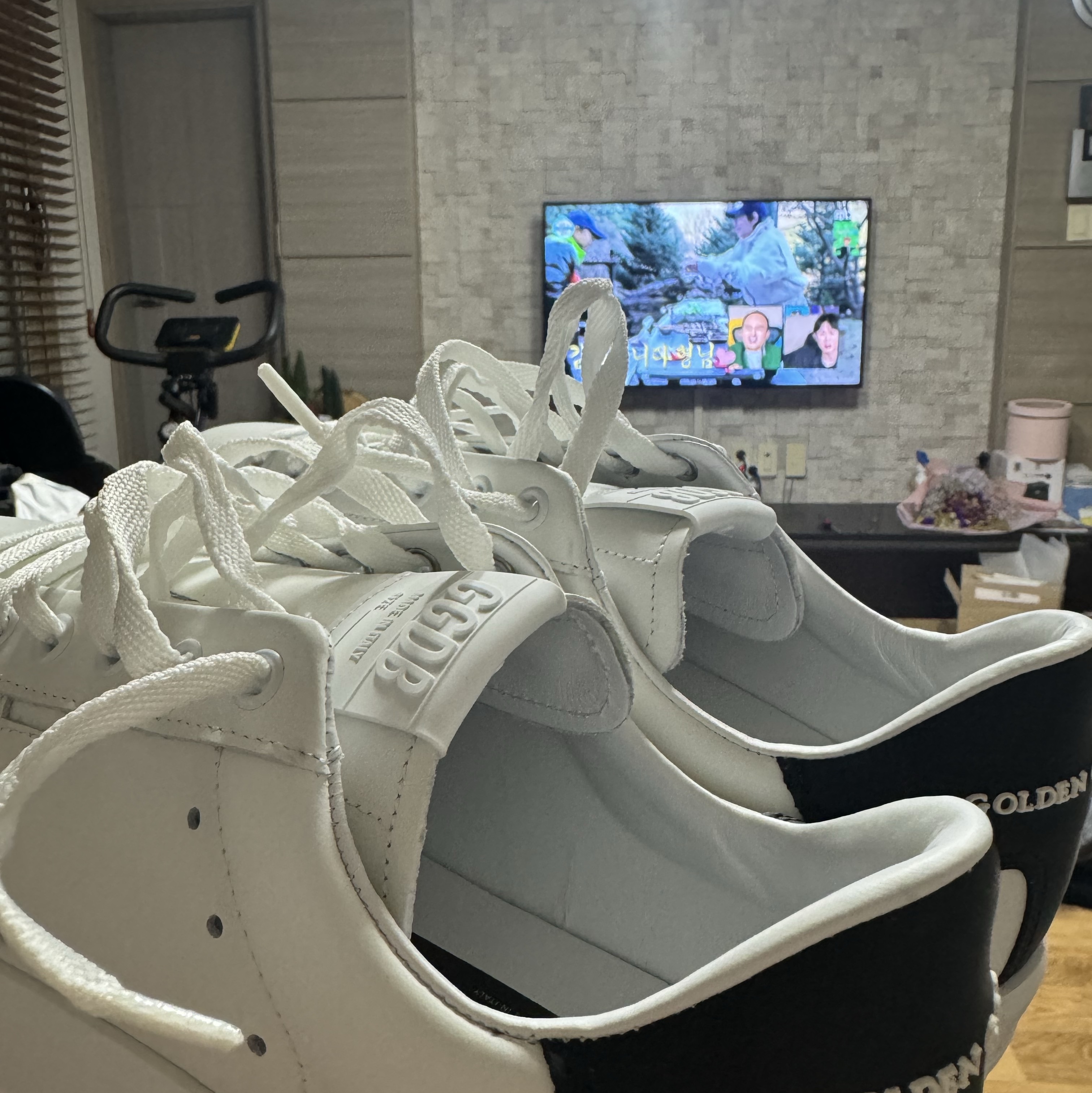 Golden Goose Purestar White Black Heel Tab Sneakers 착용 스타일