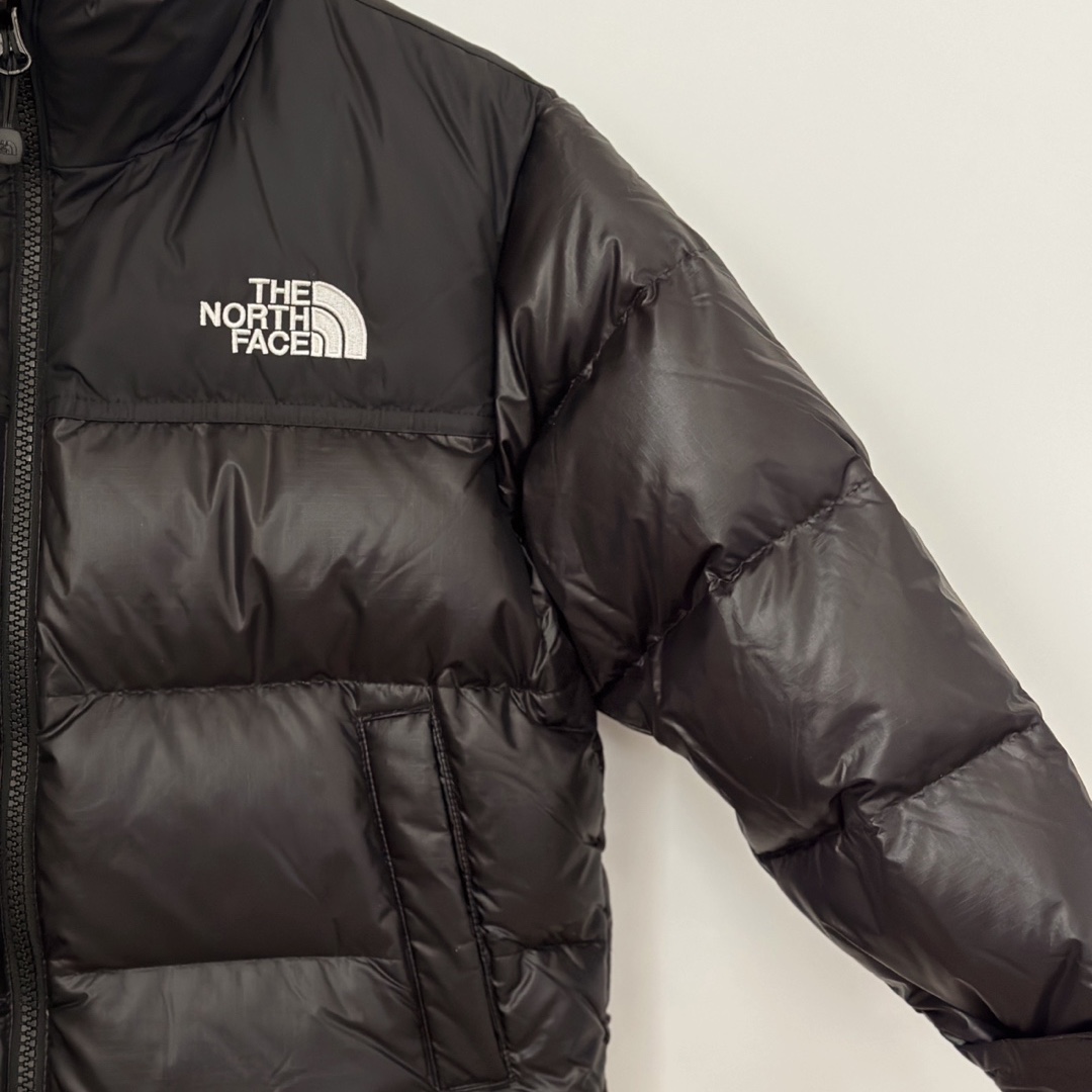 (Kids) The North Face 1996 Eco Nuptse Down Jacket Real Black 착용 스타일 - 2