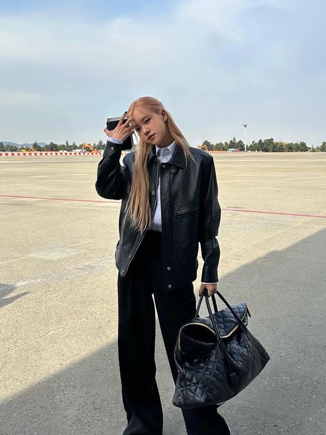 Dior Large Toujours Bag Macrocannage Calfskin Black, Bottega Veneta Large Hop Fondant 착용 스타일 - 4