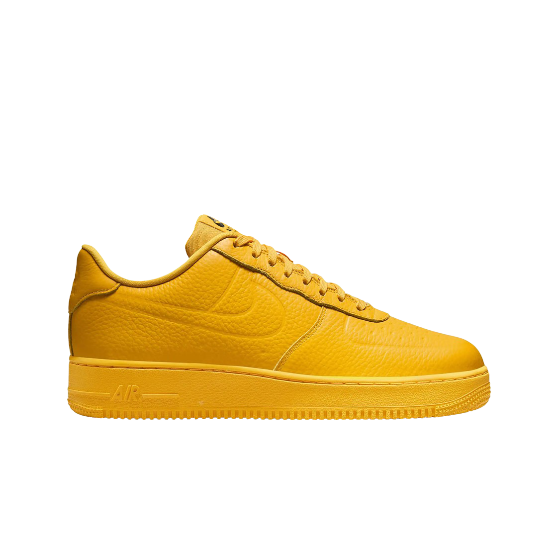 나이키 에어포스 1 '07 프로-테크 워터프루프 유니버시티 골드(Nike Air Force 1 '07 Pro-Tech Waterproof University Gold)