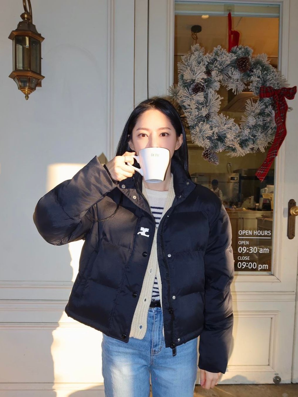 (W) Courreges Short Prism Nylon Puffer Black 착용 스타일 - 3
