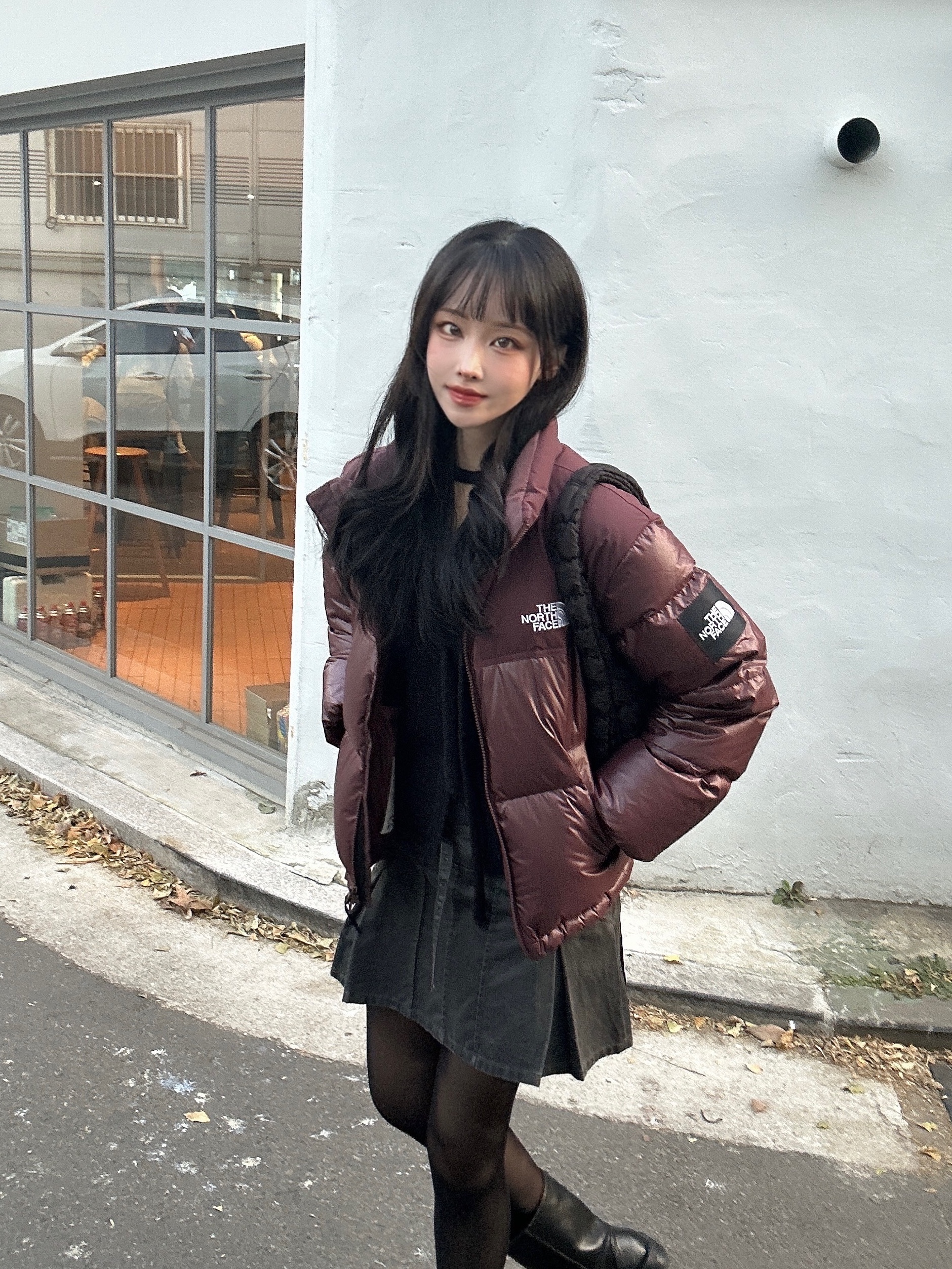 (W) The North Face White Label Novelty Nuptse Down Jacket Cocoa Brown, COS Quilted Mini Bag Black 착용 스타일