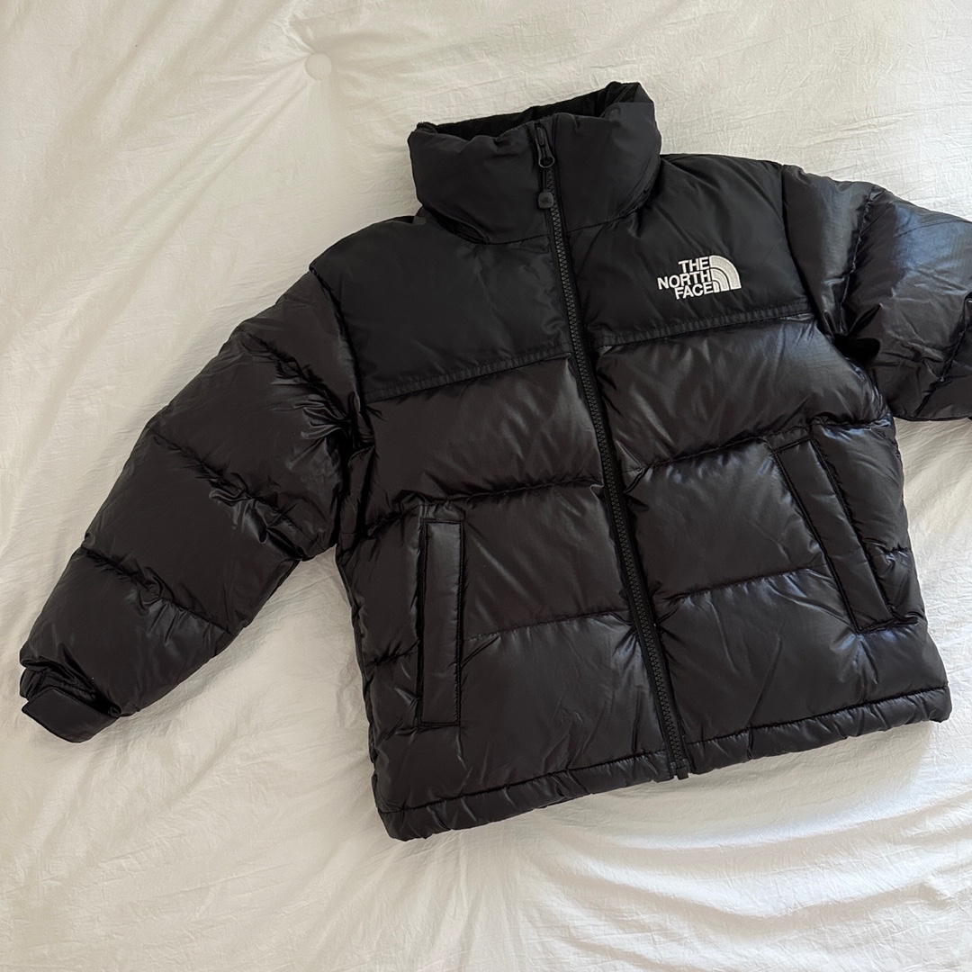 (Kids) The North Face 1996 Eco Nuptse Down Jacket Real Black 착용 스타일 - 1