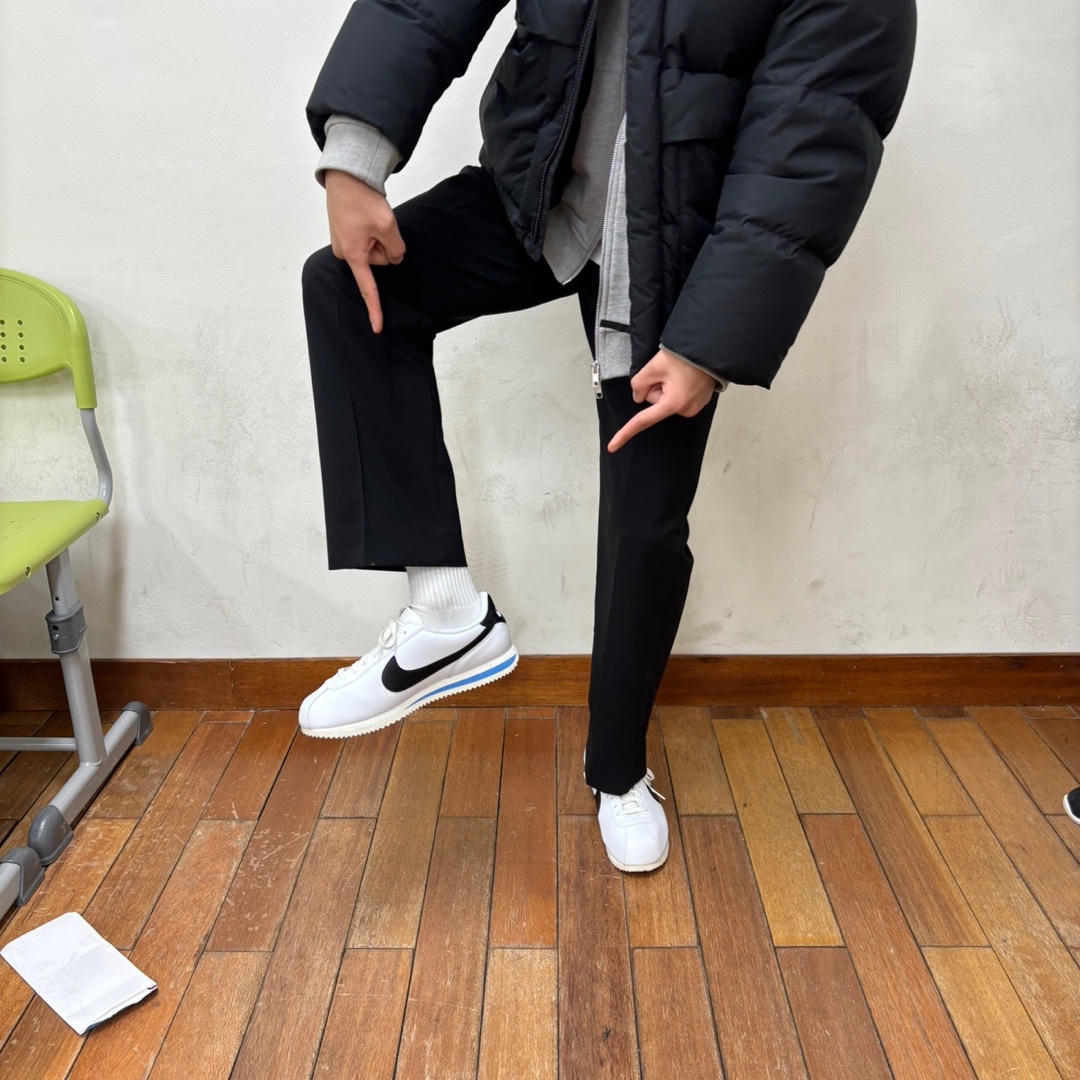 Nike Cortez White and Black 착용 스타일 - 2