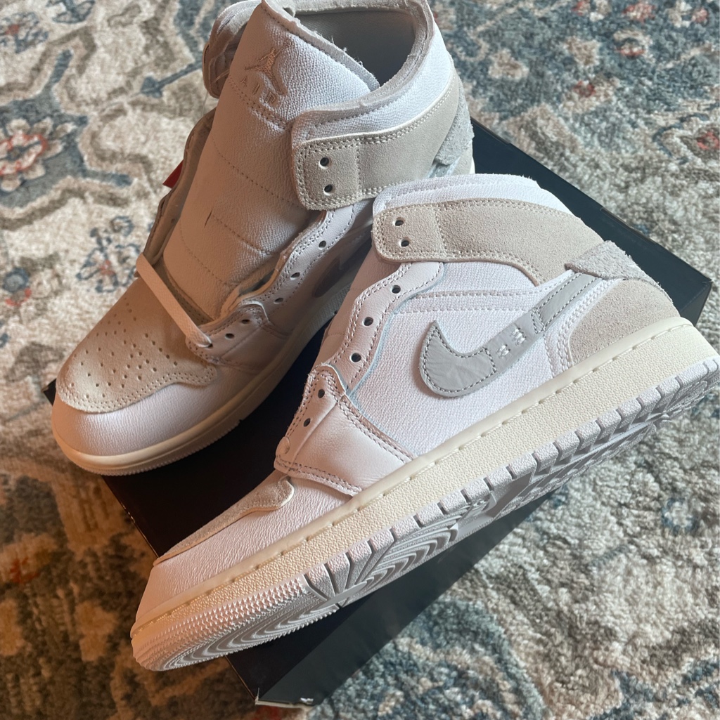 Jordan 1 Mid SE Craft White Light Orewood Brown 착용 스타일 - 1