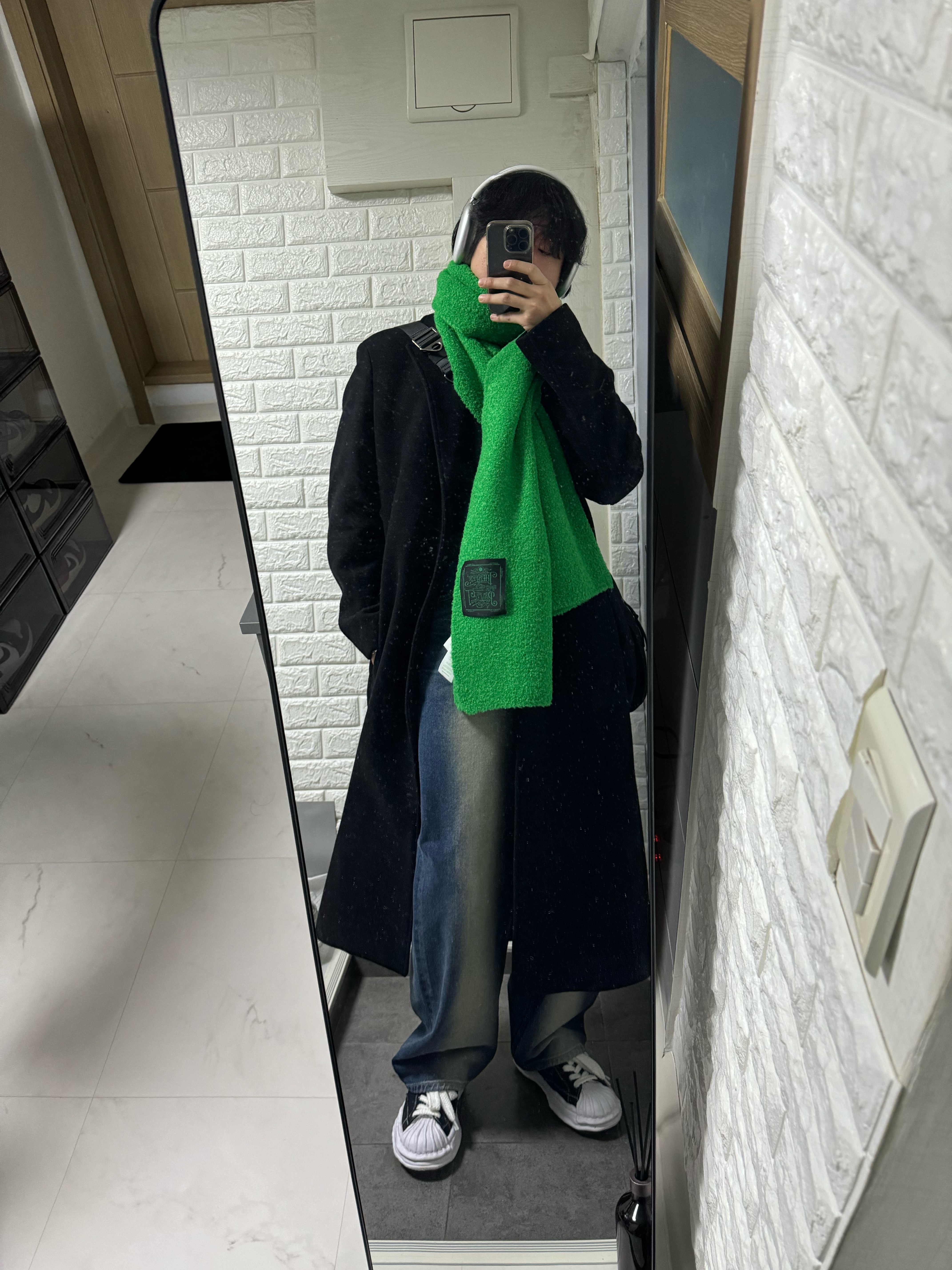 Maison Mihara Yasuhiro Blakey OG Sole Canvas Low-top Sneakers Black White, Apple AirPods Max Lightning Silver (Korean Ver.) 착용 스타일