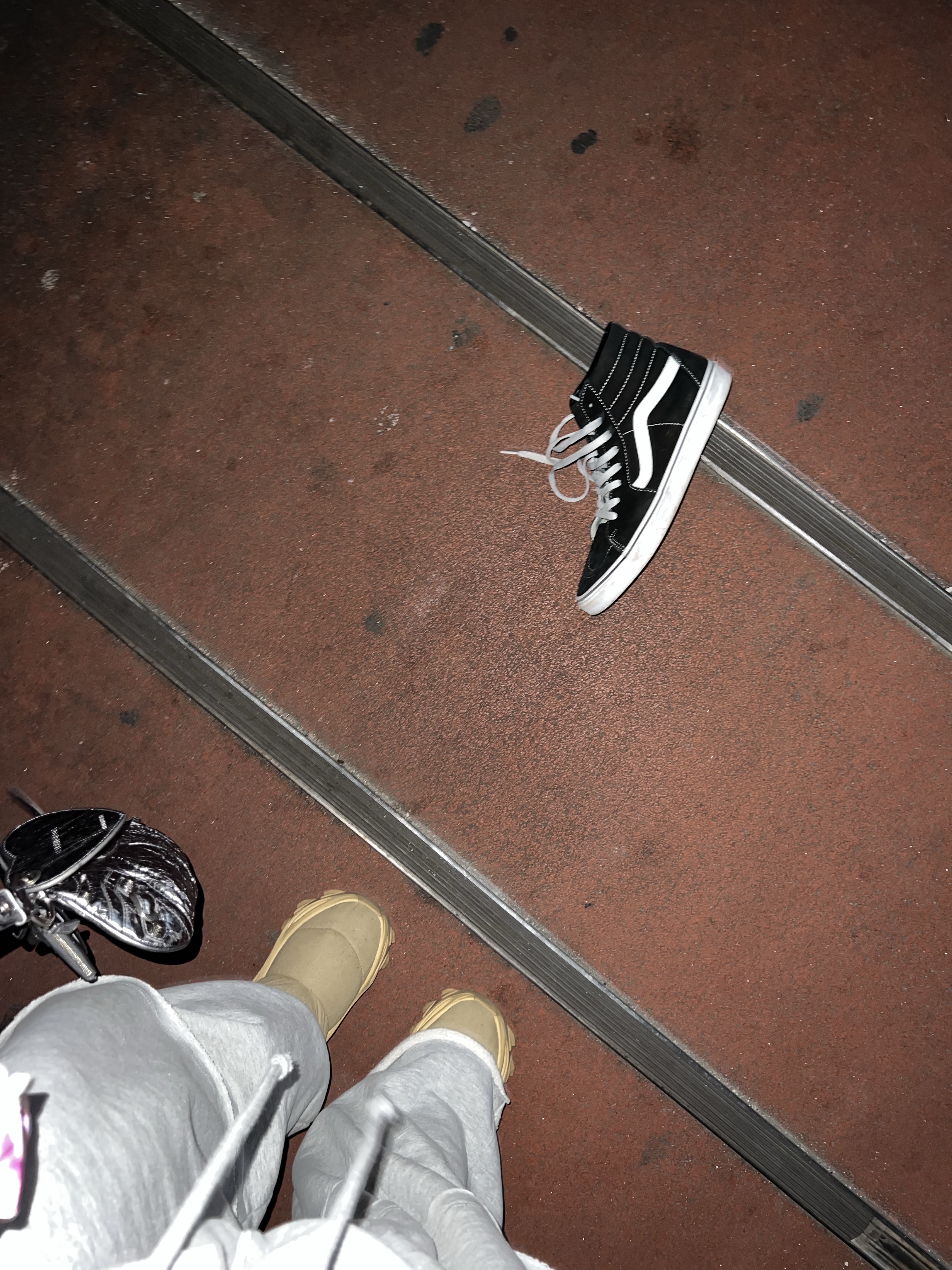 Adidas Yeezy NSLTD Boot Khaki, Supreme Lafayette Reflective Down Jacket Multicolor - 21FW 착용 스타일 - 7