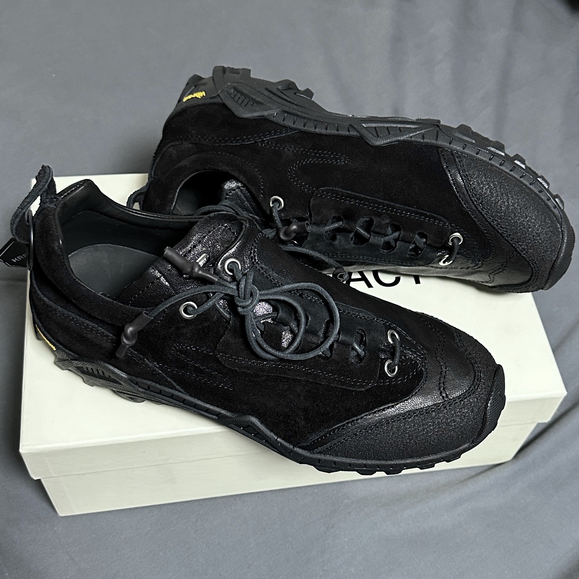 Our Legacy Gabe Stealth Black Leather 착용 스타일 - 4