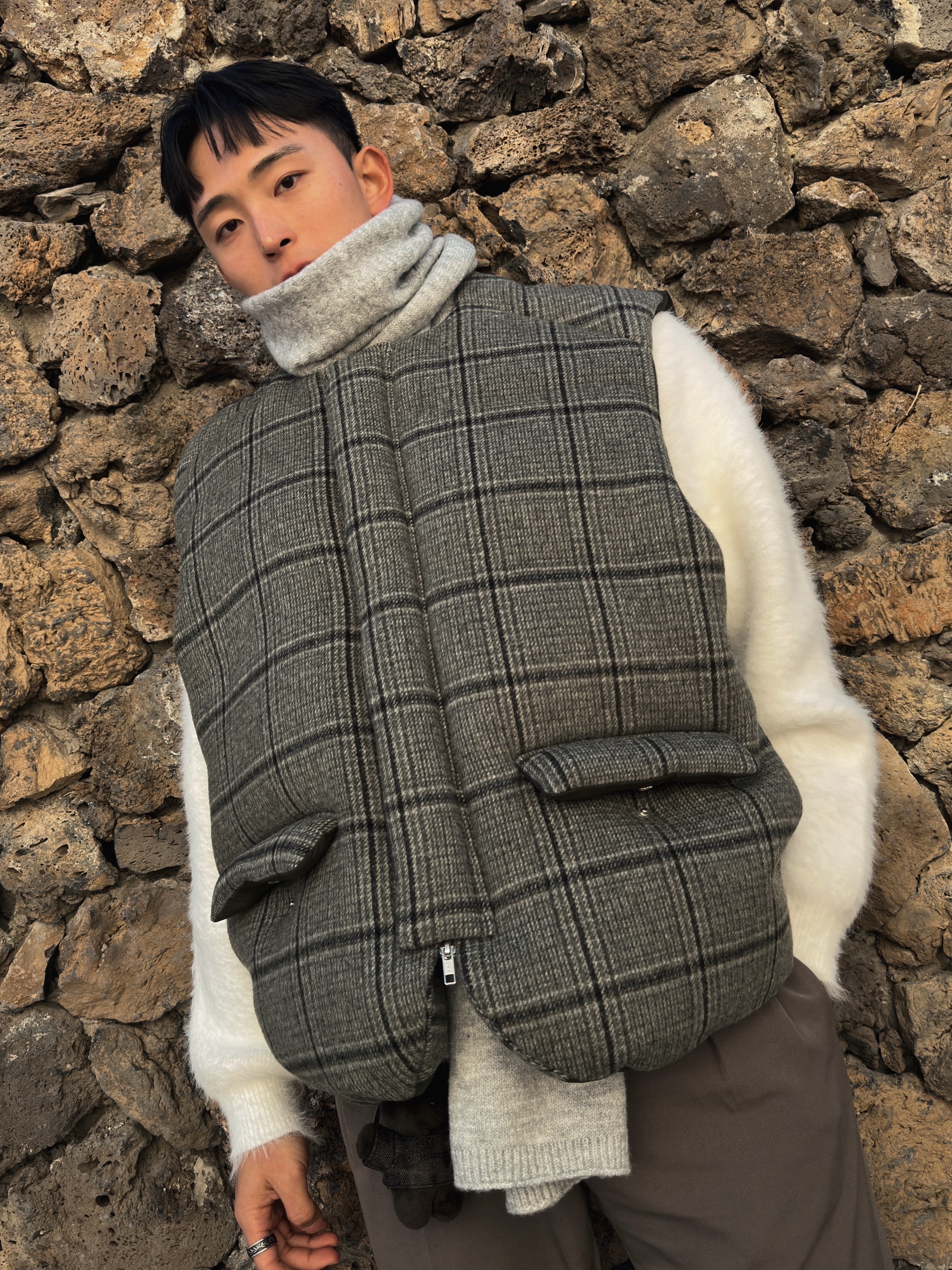 STU Duck Down Padded Wool Check Vest Beige, Nike LeBron 9 Regal Pink and Velvet Brown 착용 스타일 - 1