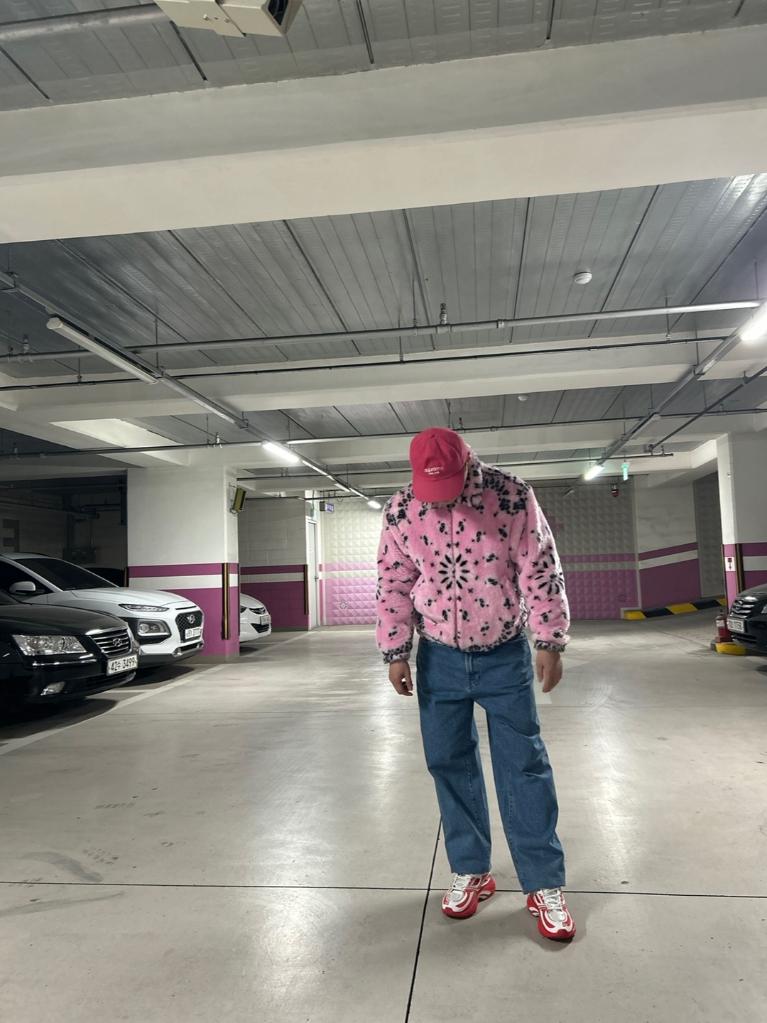 Supreme x Coogi Baggy Jean Blue - 23SS, Reebok x Kanghyuk Premier Road Modern Mid White Red 착용 스타일 - 3