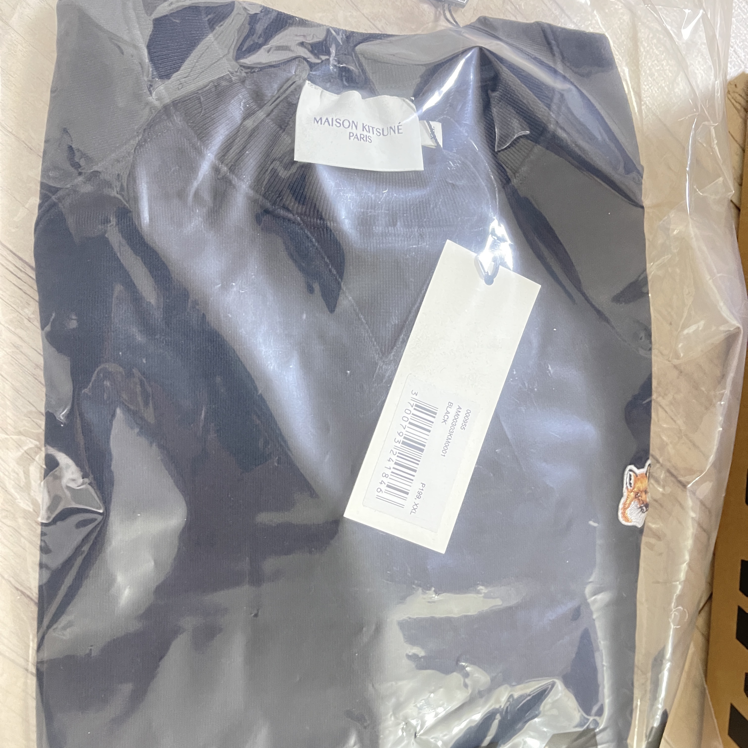 (W) Maison Kitsune Fox Head Patch Adjusted R-Neck Cardigan Anthracite Melange 착용 스타일