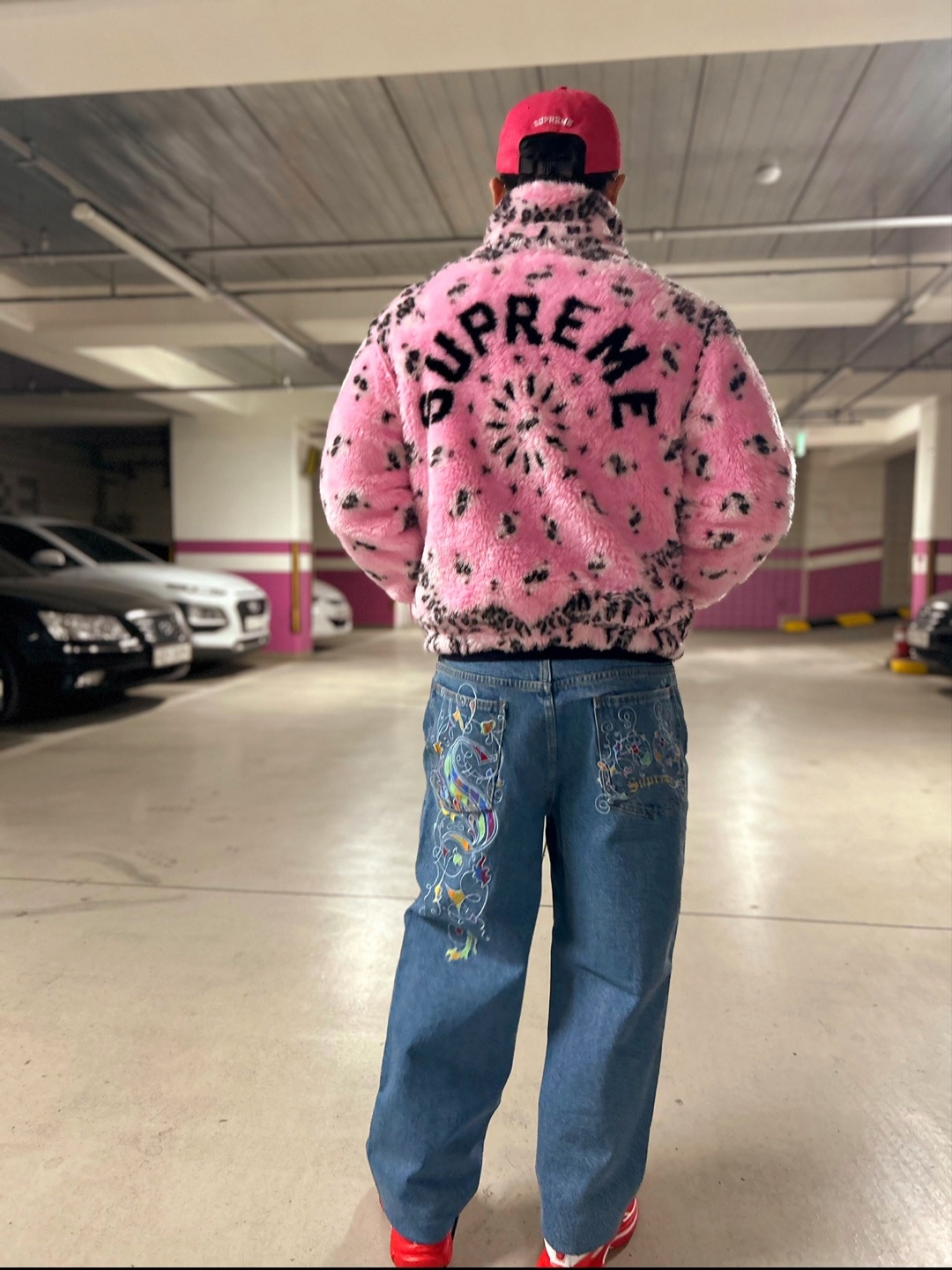 Supreme x Coogi Baggy Jean Blue - 23SS, Reebok x Kanghyuk Premier Road Modern Mid White Red 착용 스타일 - 1