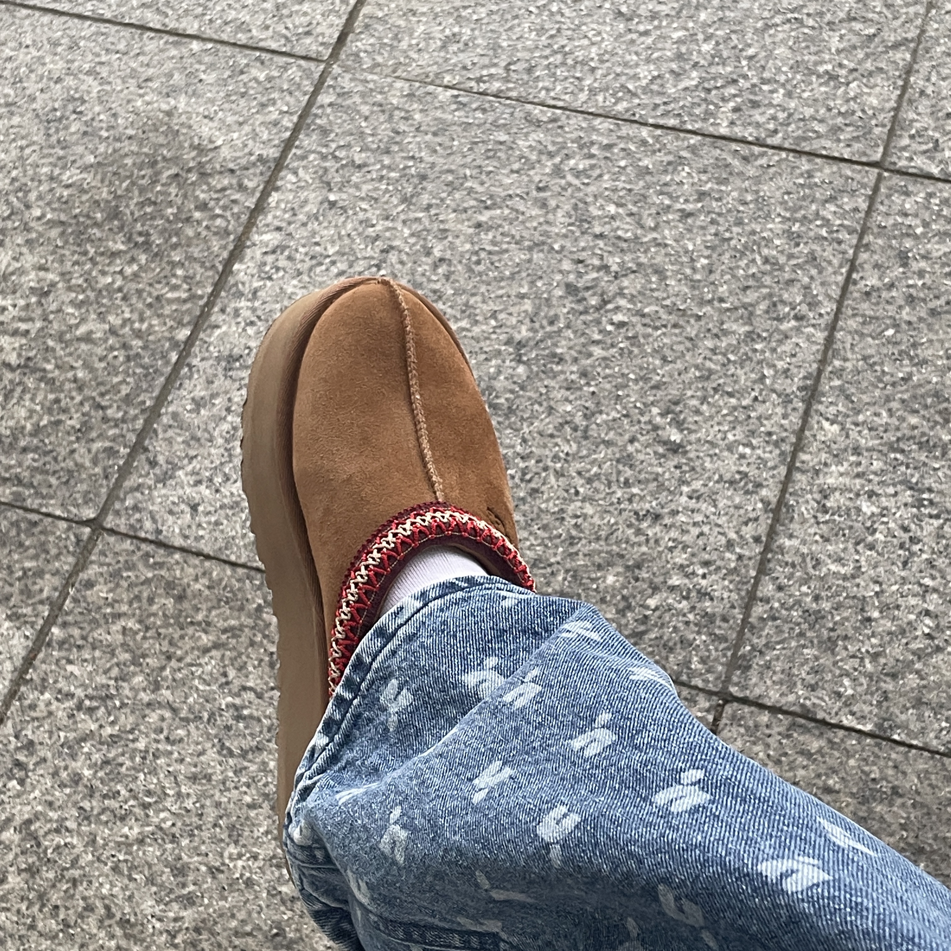 (W) UGG Tazz Slipper Chestnut 착용 스타일