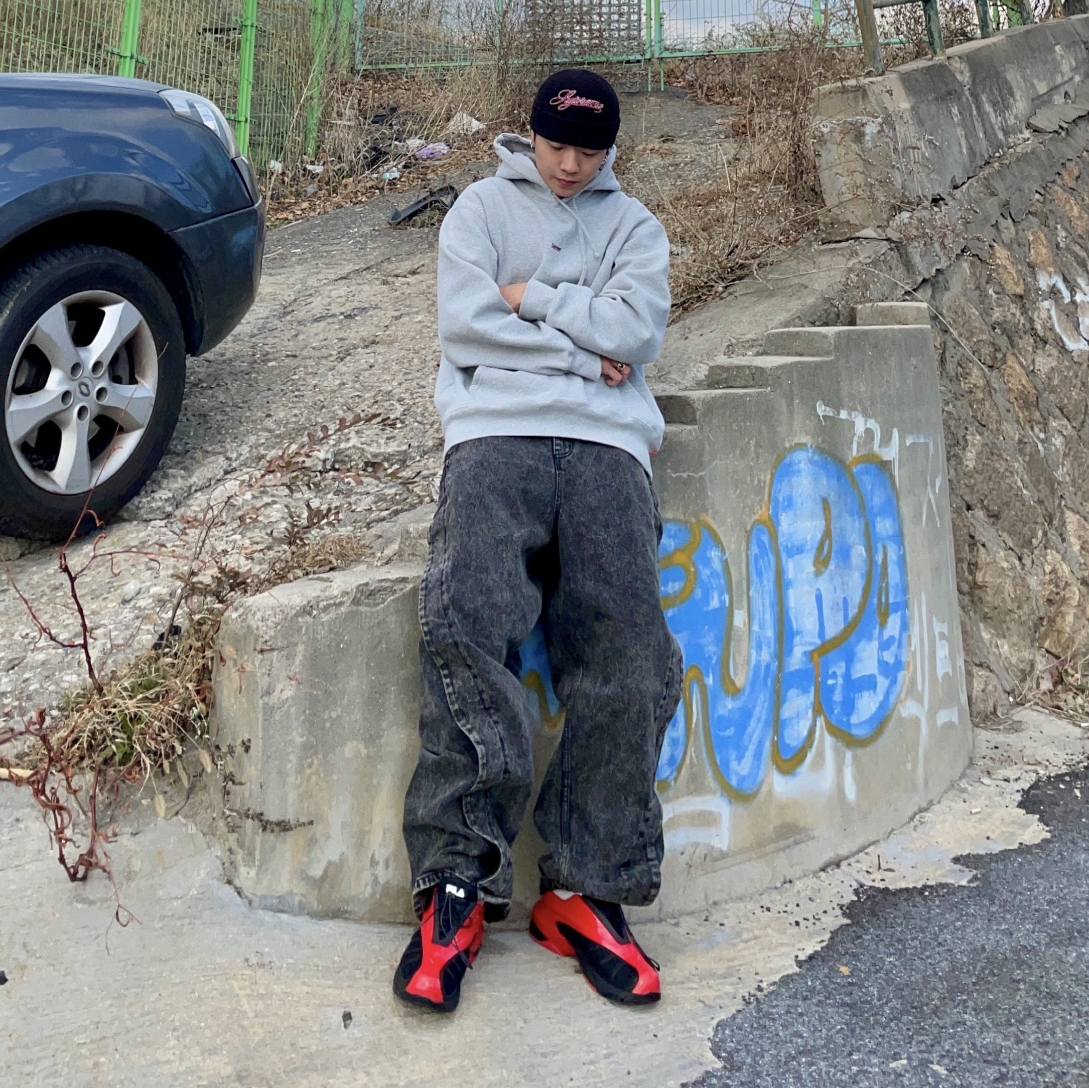 Supreme Underline Hooded Sweatshirt Heather Grey - 22FW, Supreme Script Logo Beanie Black - 21FW 착용 스타일 - 1