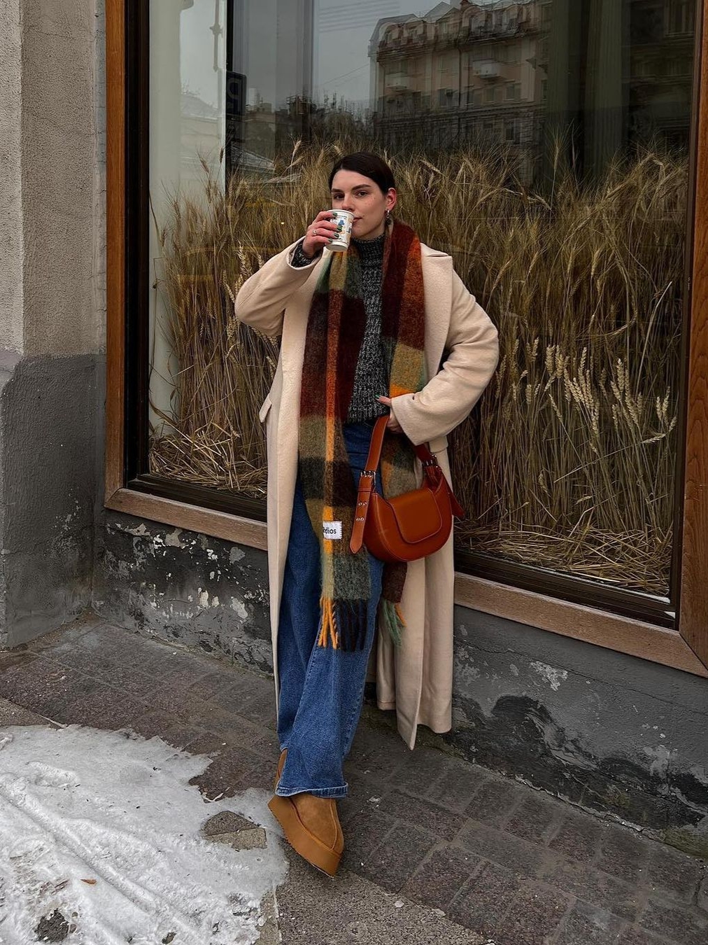 Acne Studios Mohair Check Muffler Taupe Green Black, Acne Studios Mohair Check Muffler Chestnut Brown Yellow Green 착용 스타일 - 3