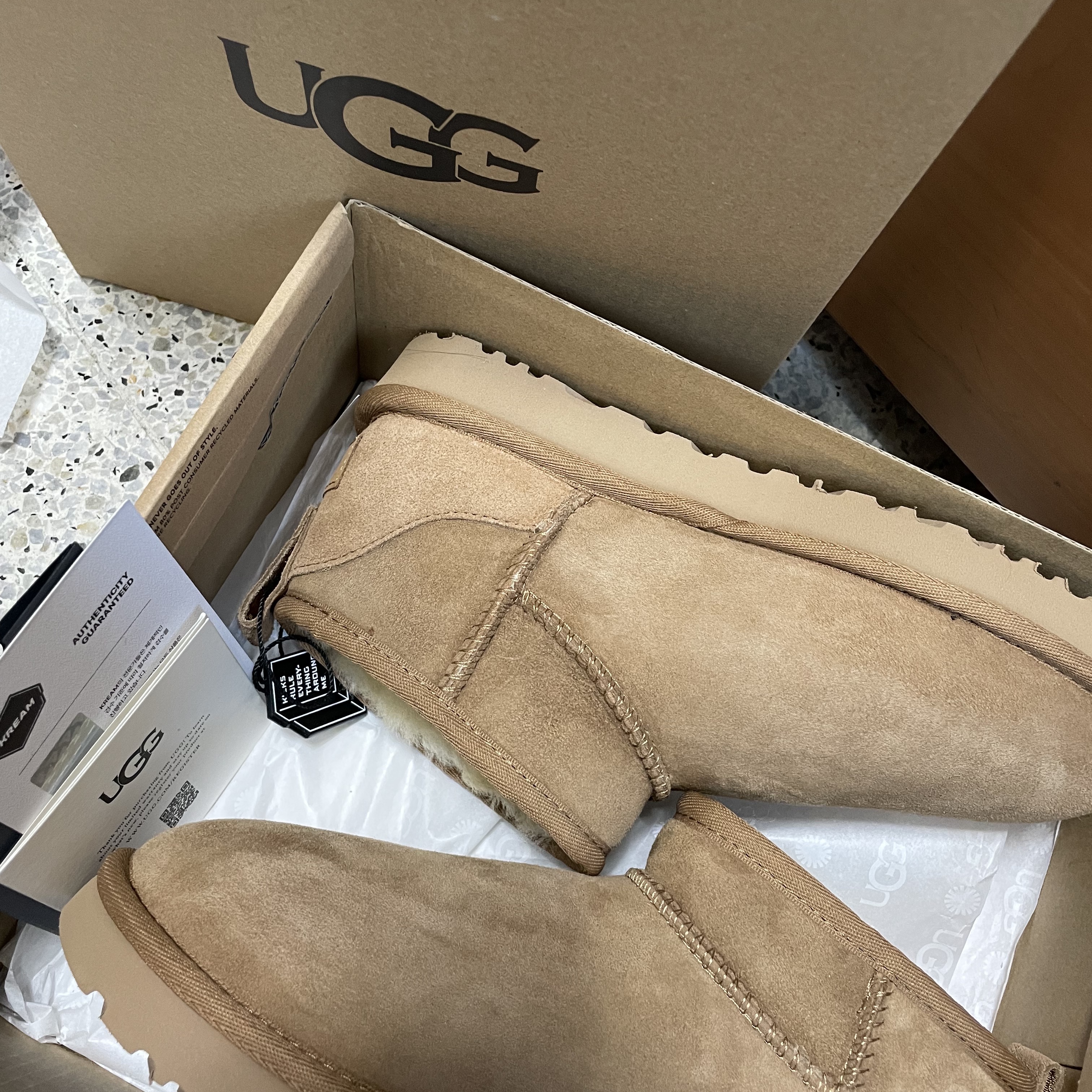 (W) UGG Classic Ultra Mini Boots Chestnut 착용 스타일