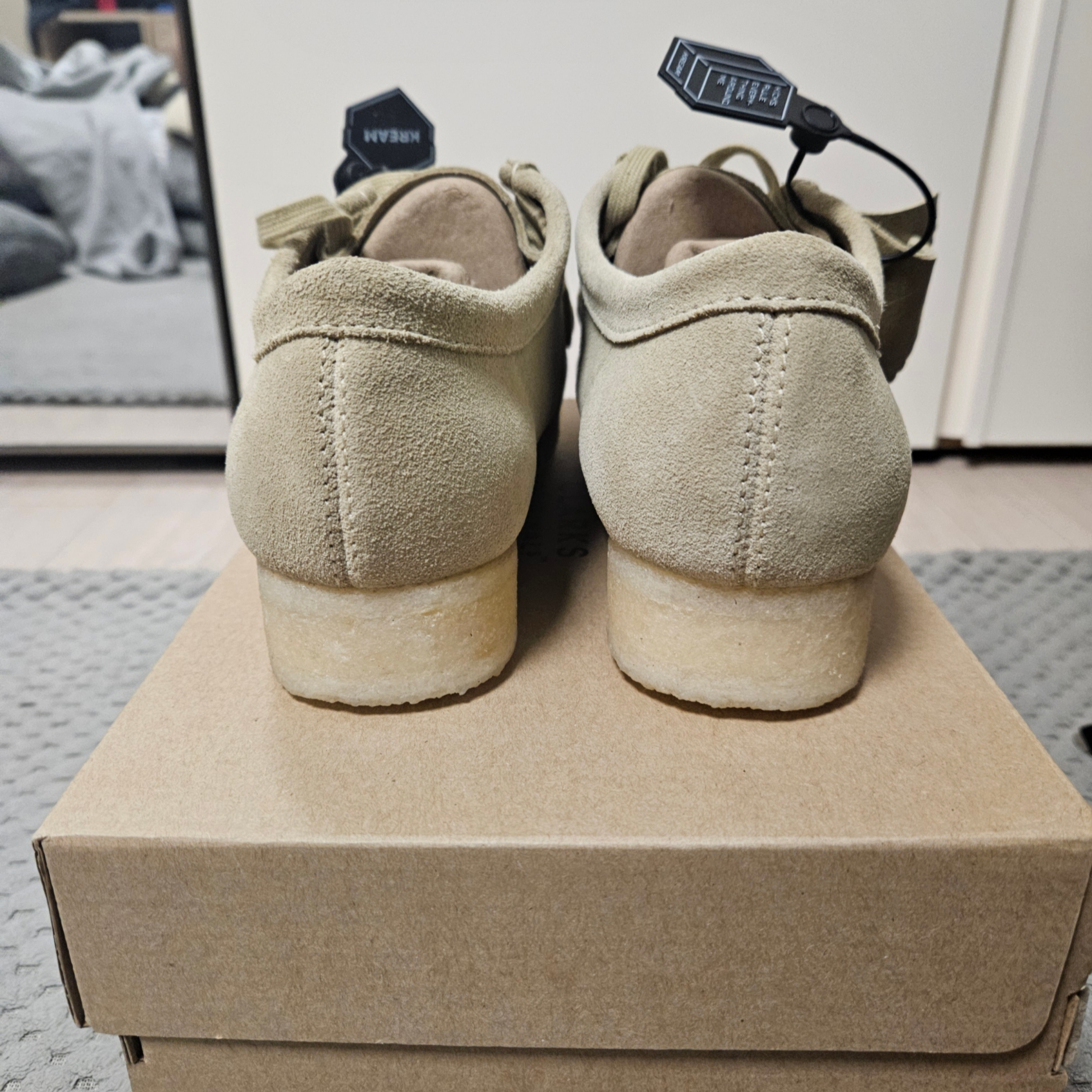 Clarks Wallabee Maple Suede 착용 스타일 - 3