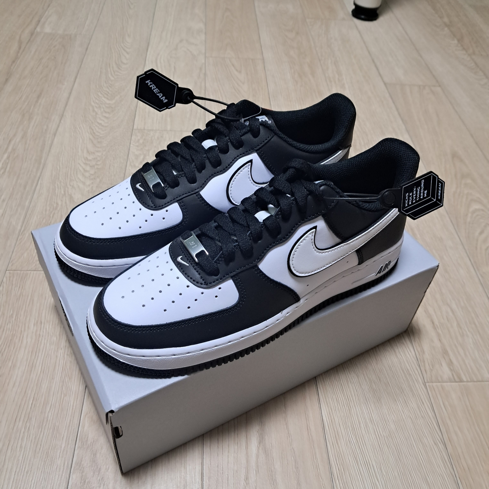 Nike Air Force 1 '07 Black White 착용 스타일