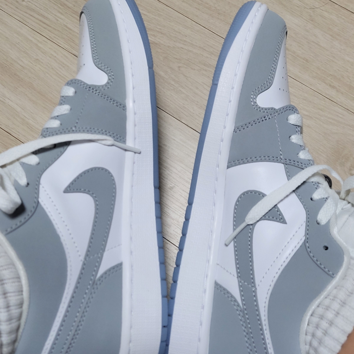(W) Jordan 1 Low White Wolf Grey 착용 스타일