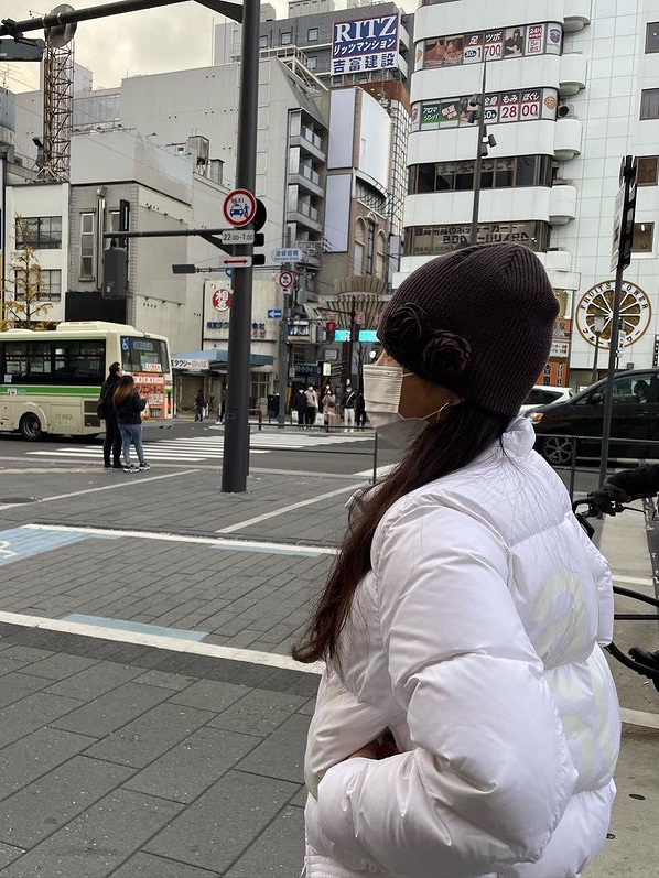 [KREAM 단독] Safarispot Women 1/2 Basic Safari Down Jacket White 착용 스타일 - 2