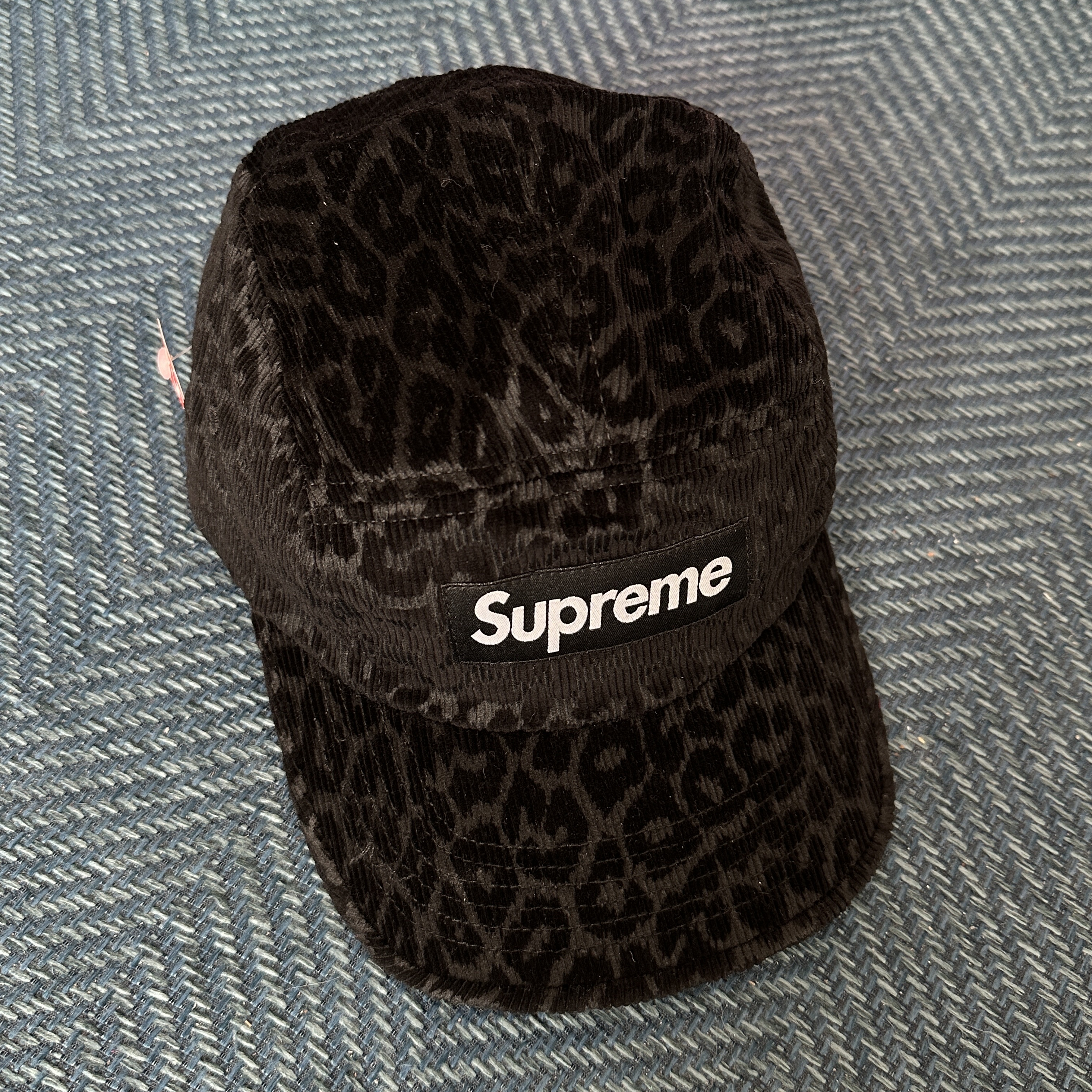 Supreme Leopard Corduroy Camp Cap Black - 23FW 착용 스타일