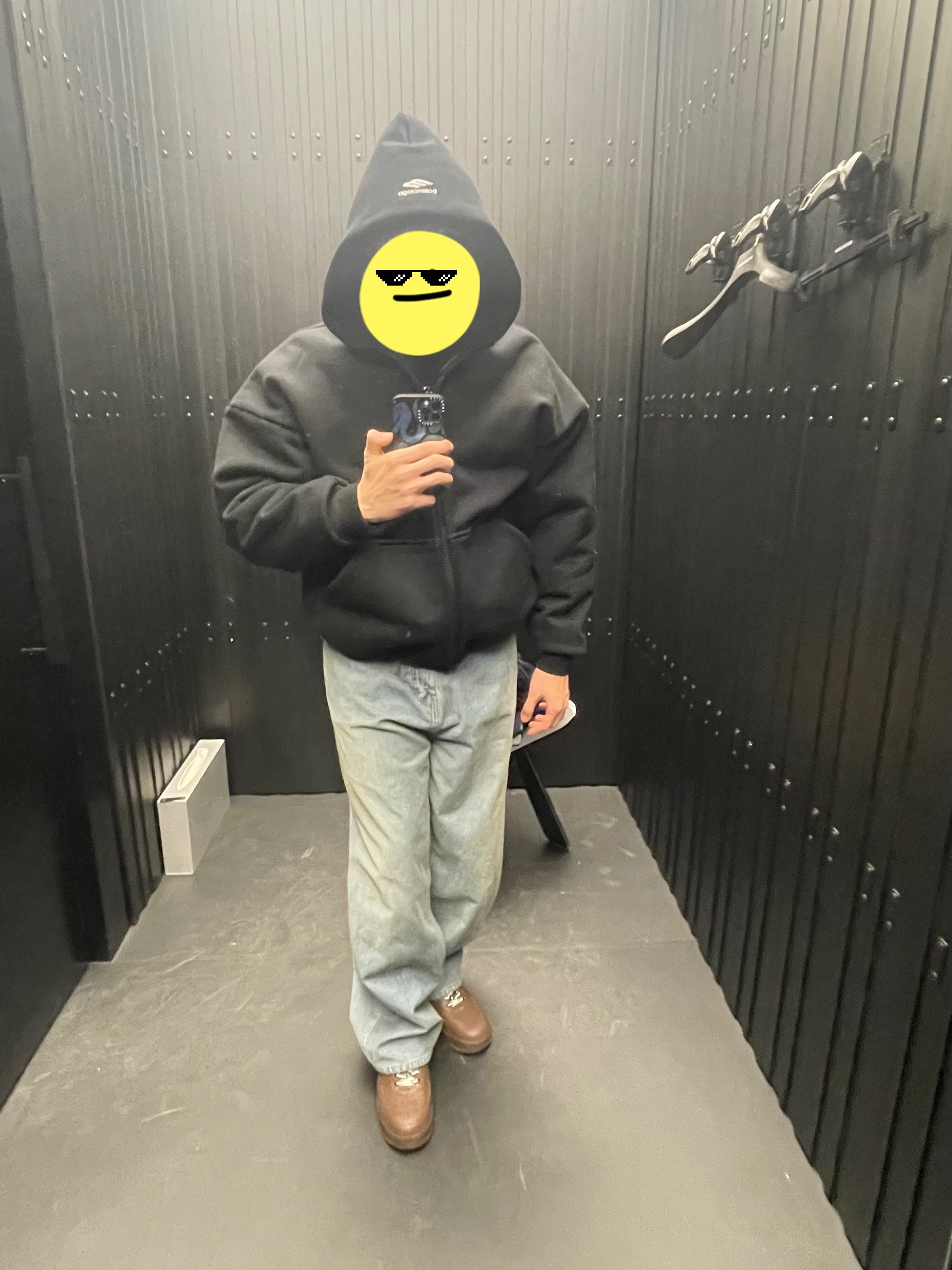 Balenciaga Skiwear Waterproof Jeans Light Blue, Balenciaga Skiwear 3B Sports Icon Outerwear Zip-Up Hoodie Black 착용 스타일